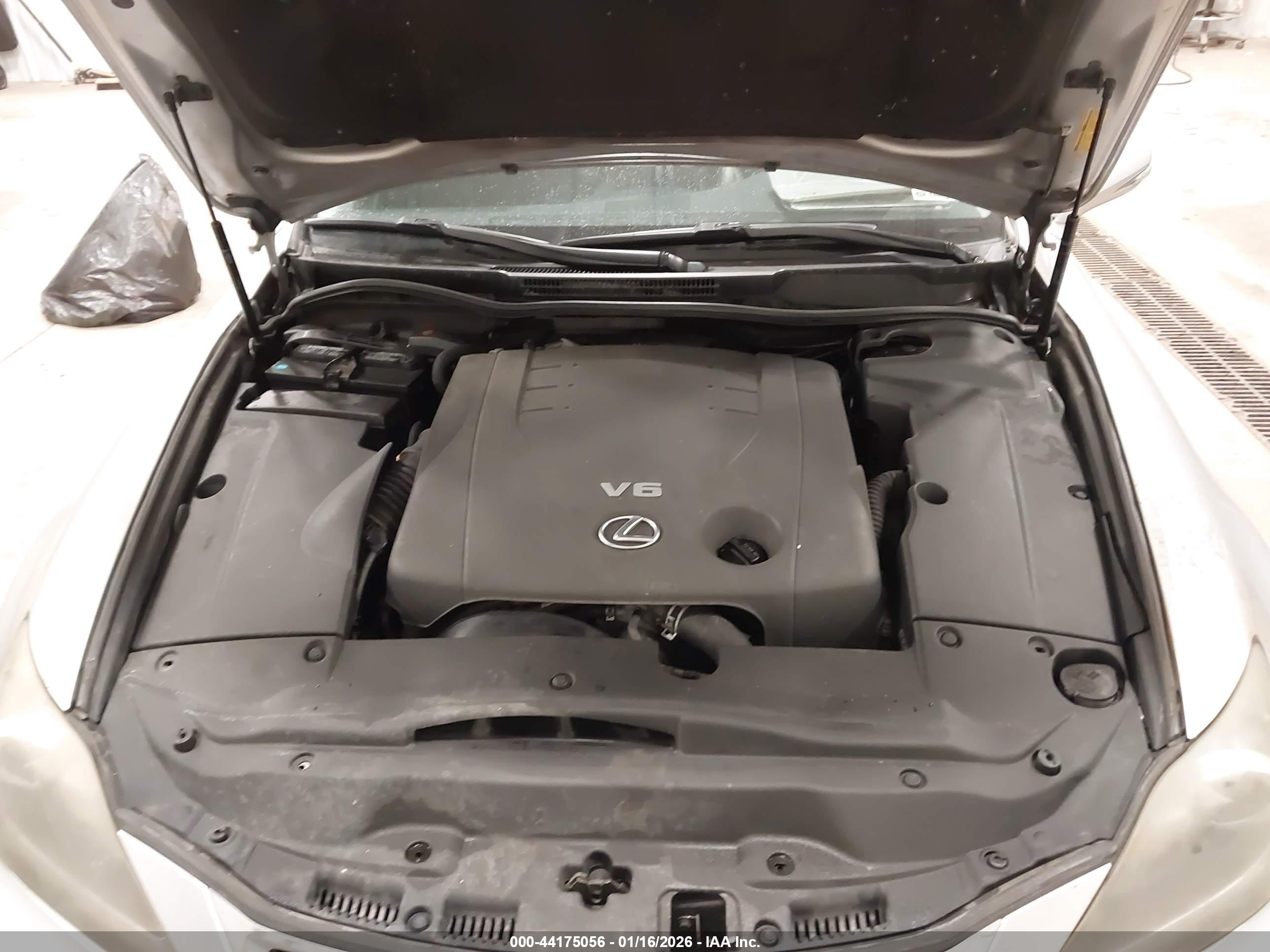 LEXUS IS image 10