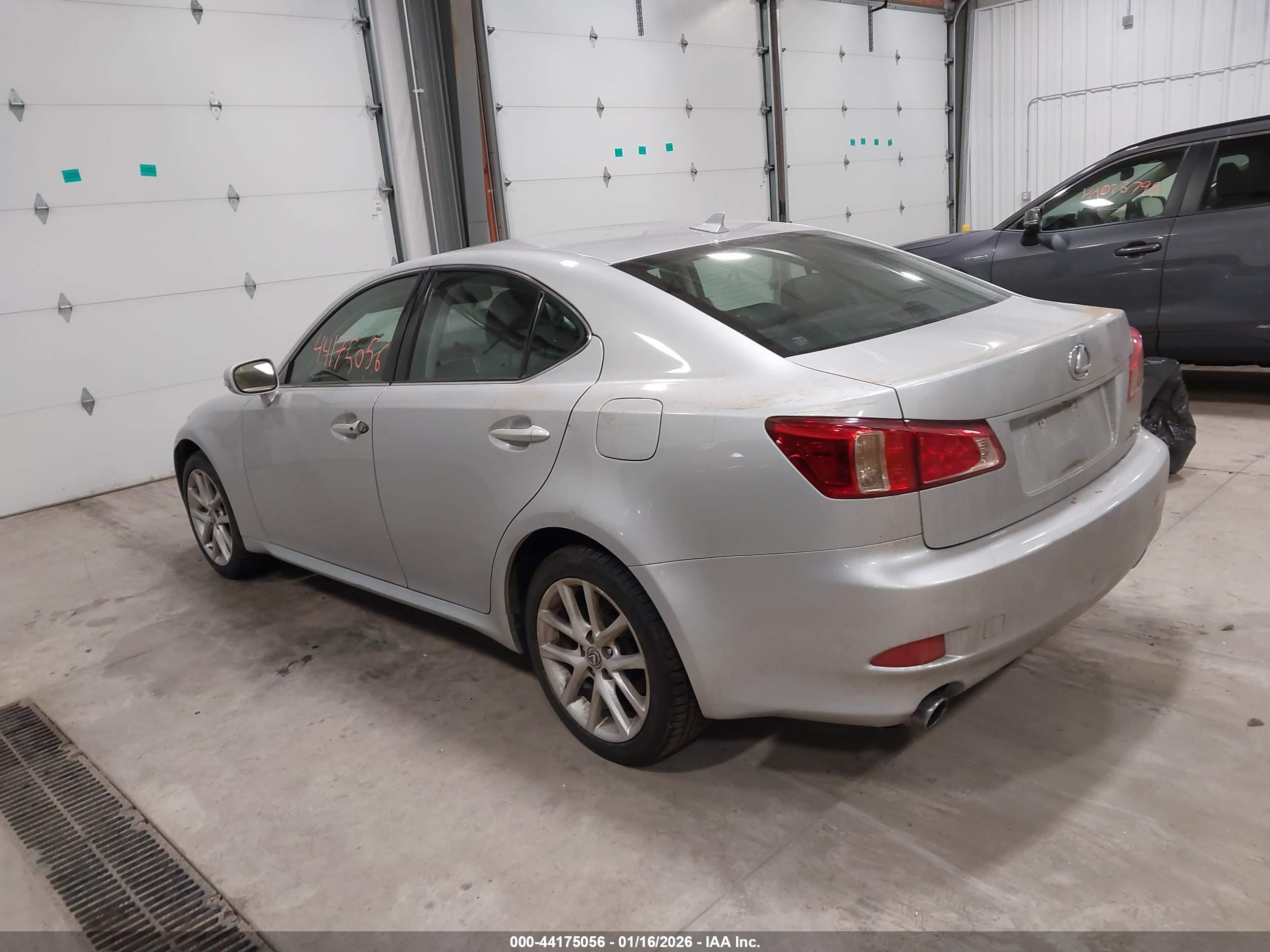 LEXUS IS image 3