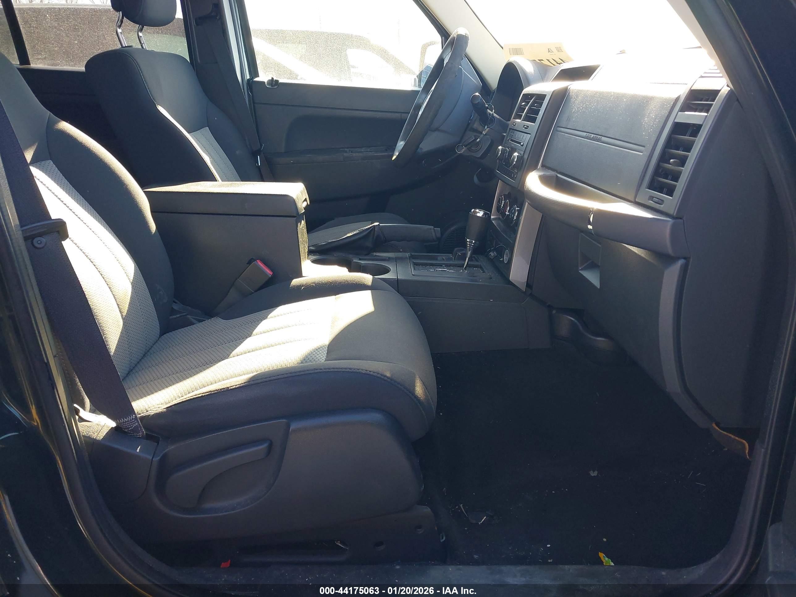 JEEP LIBERTY image 5