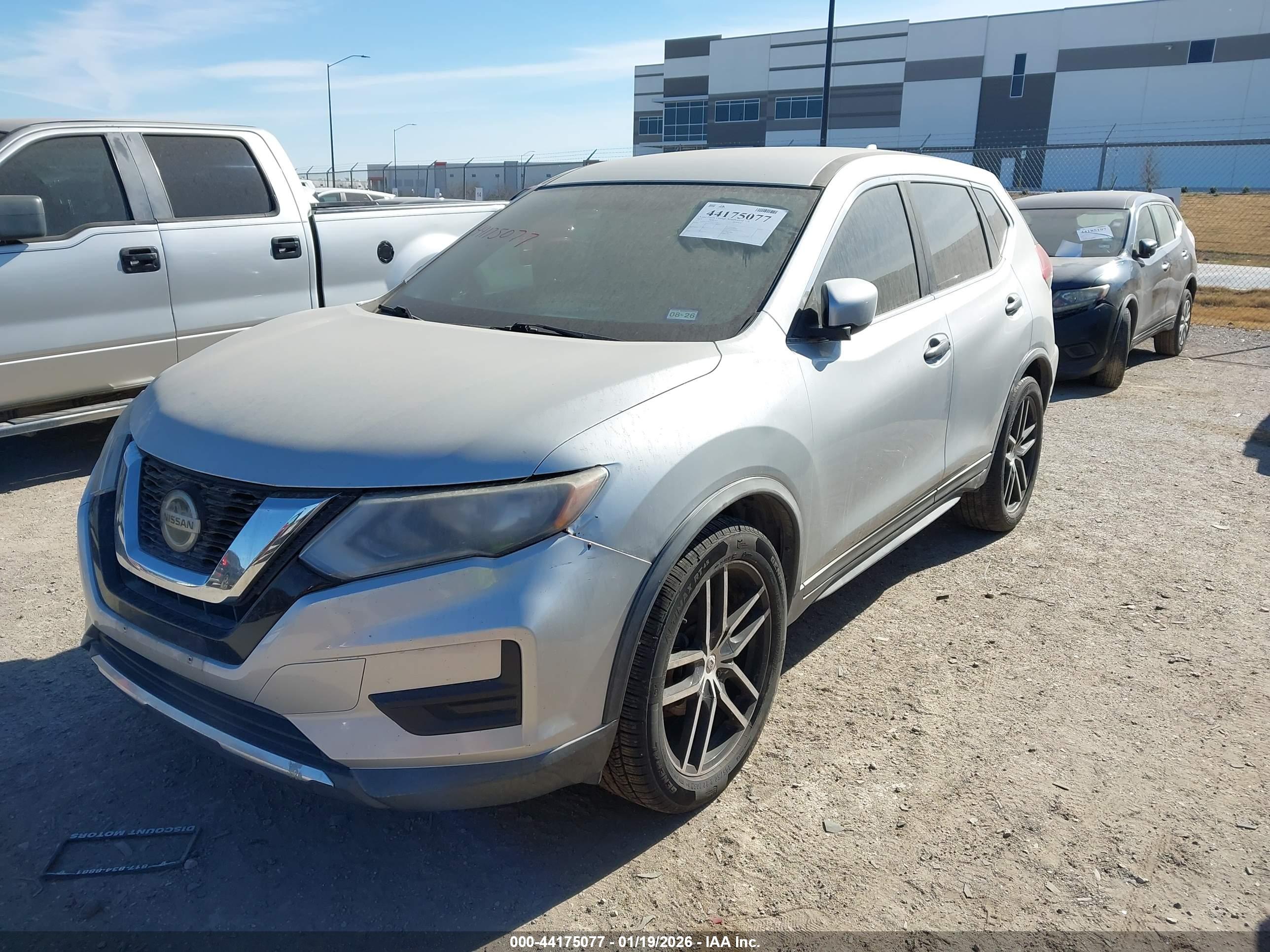 NISSAN ROGUE image 2