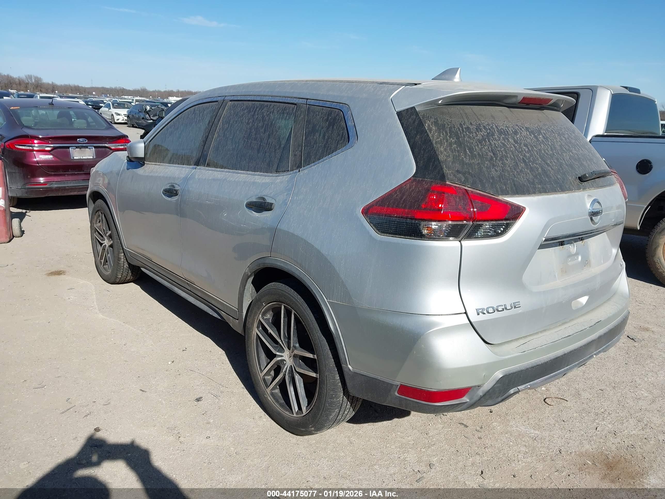 NISSAN ROGUE image 3