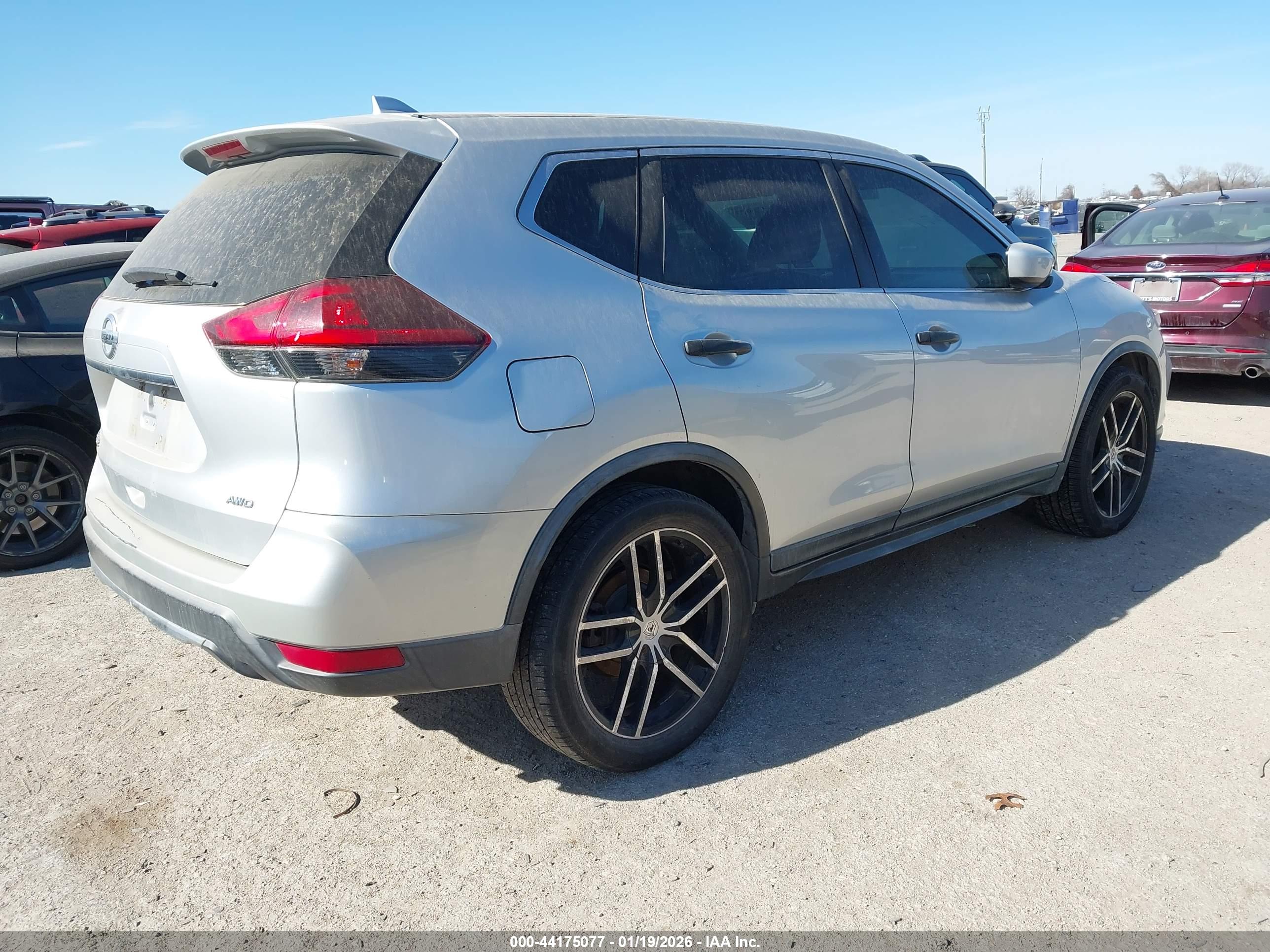 NISSAN ROGUE image 4