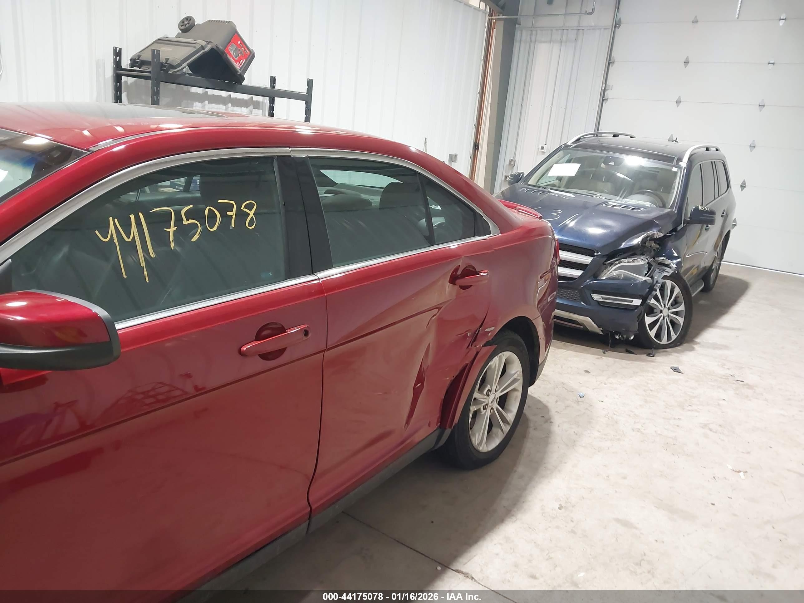 FORD TAURUS image 6