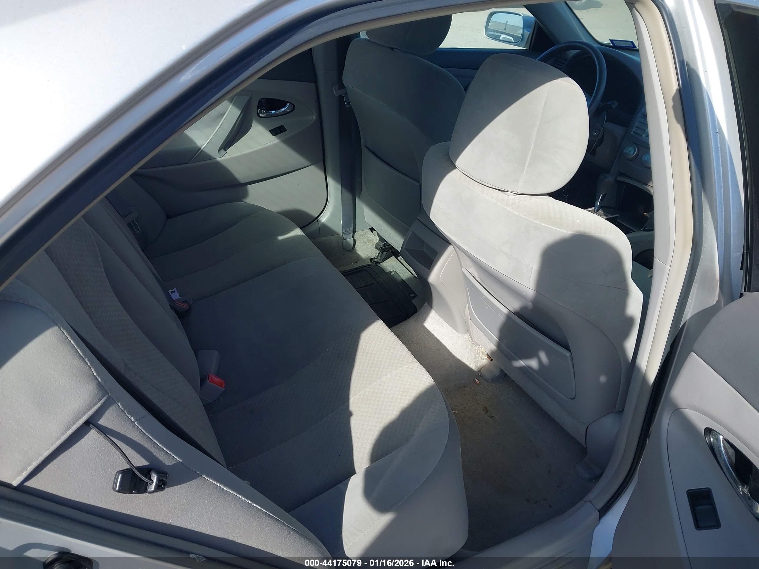 TOYOTA CAMRY image 8