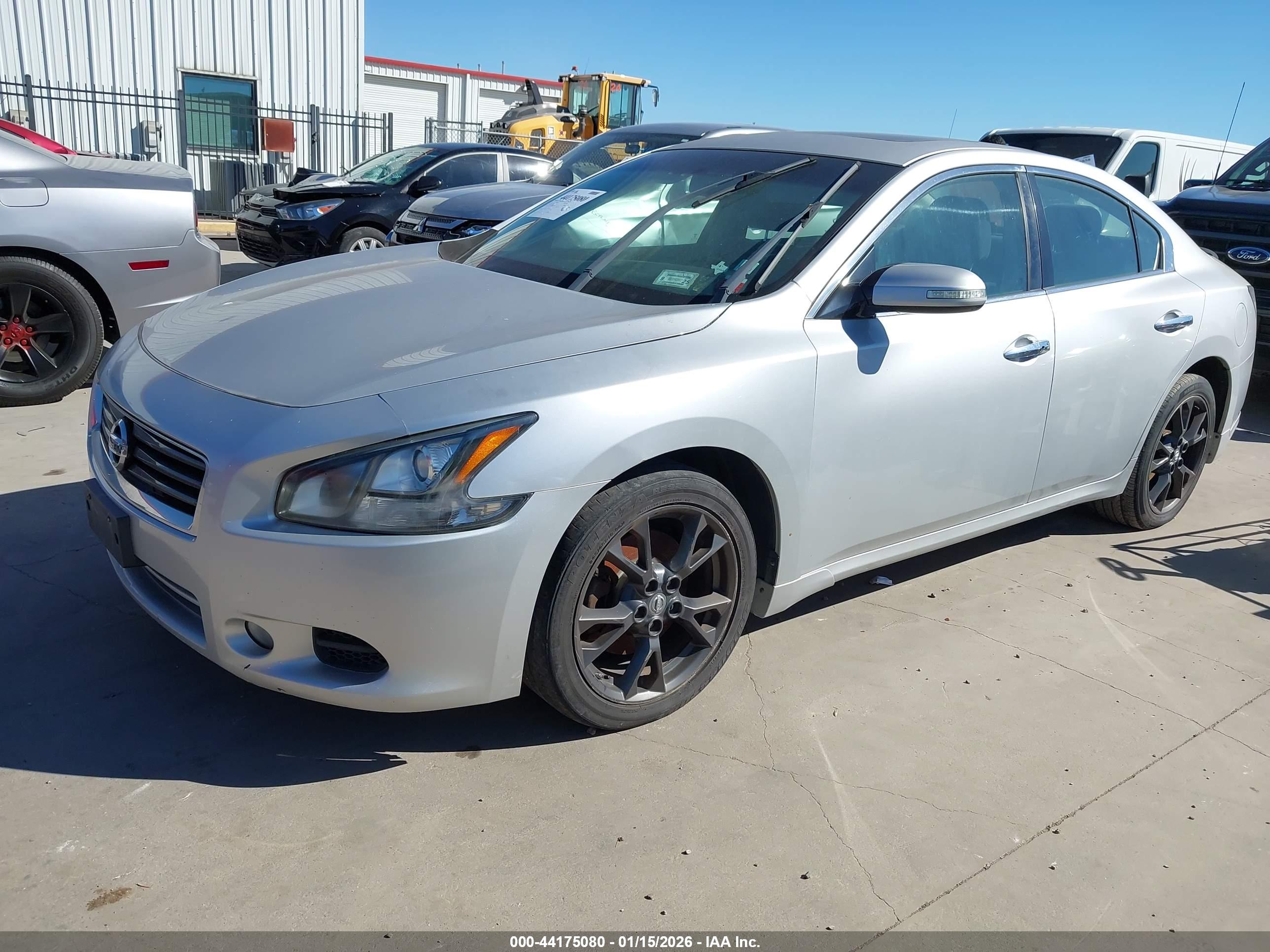 NISSAN MAXIMA image 2