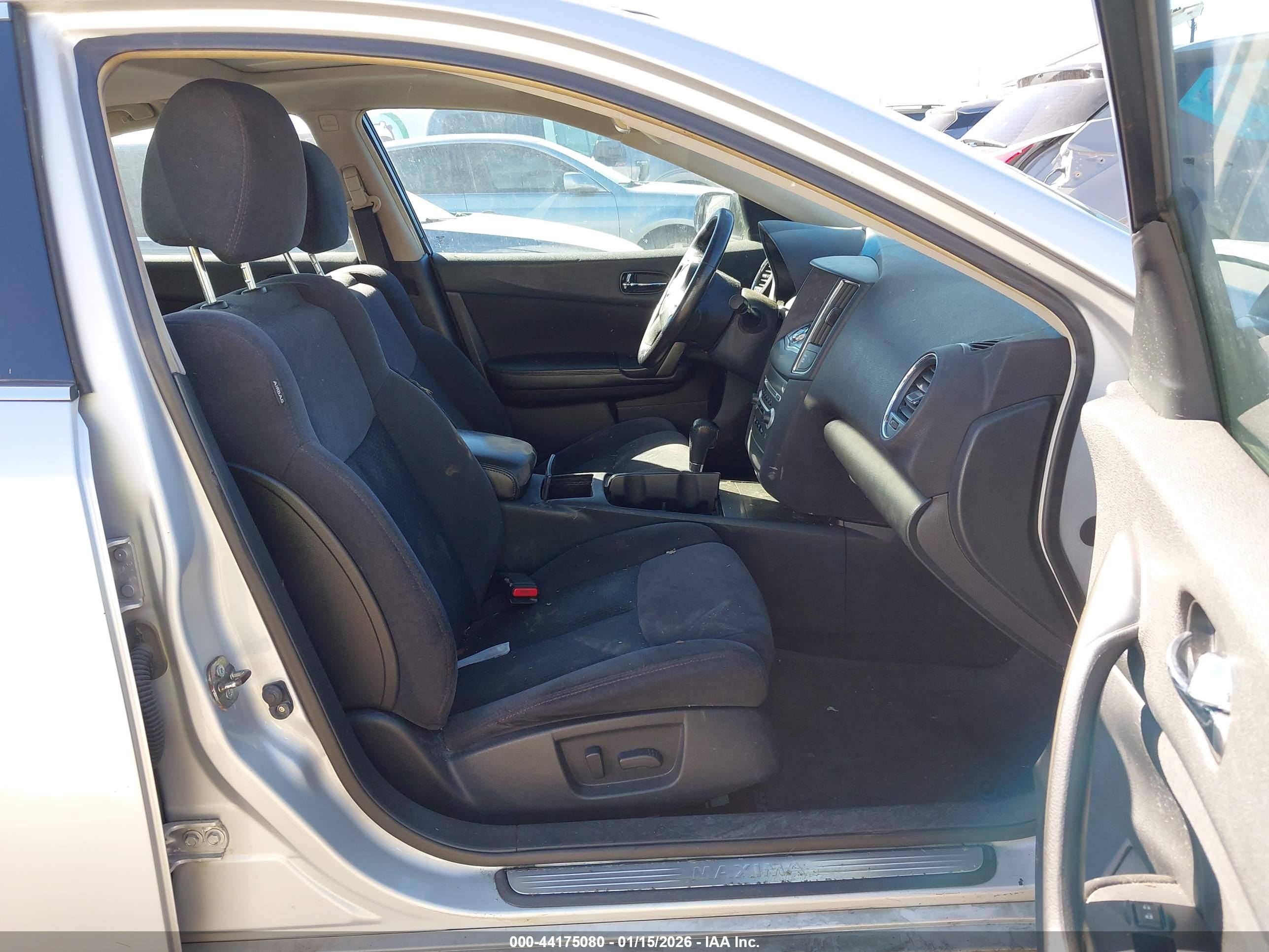 NISSAN MAXIMA image 5