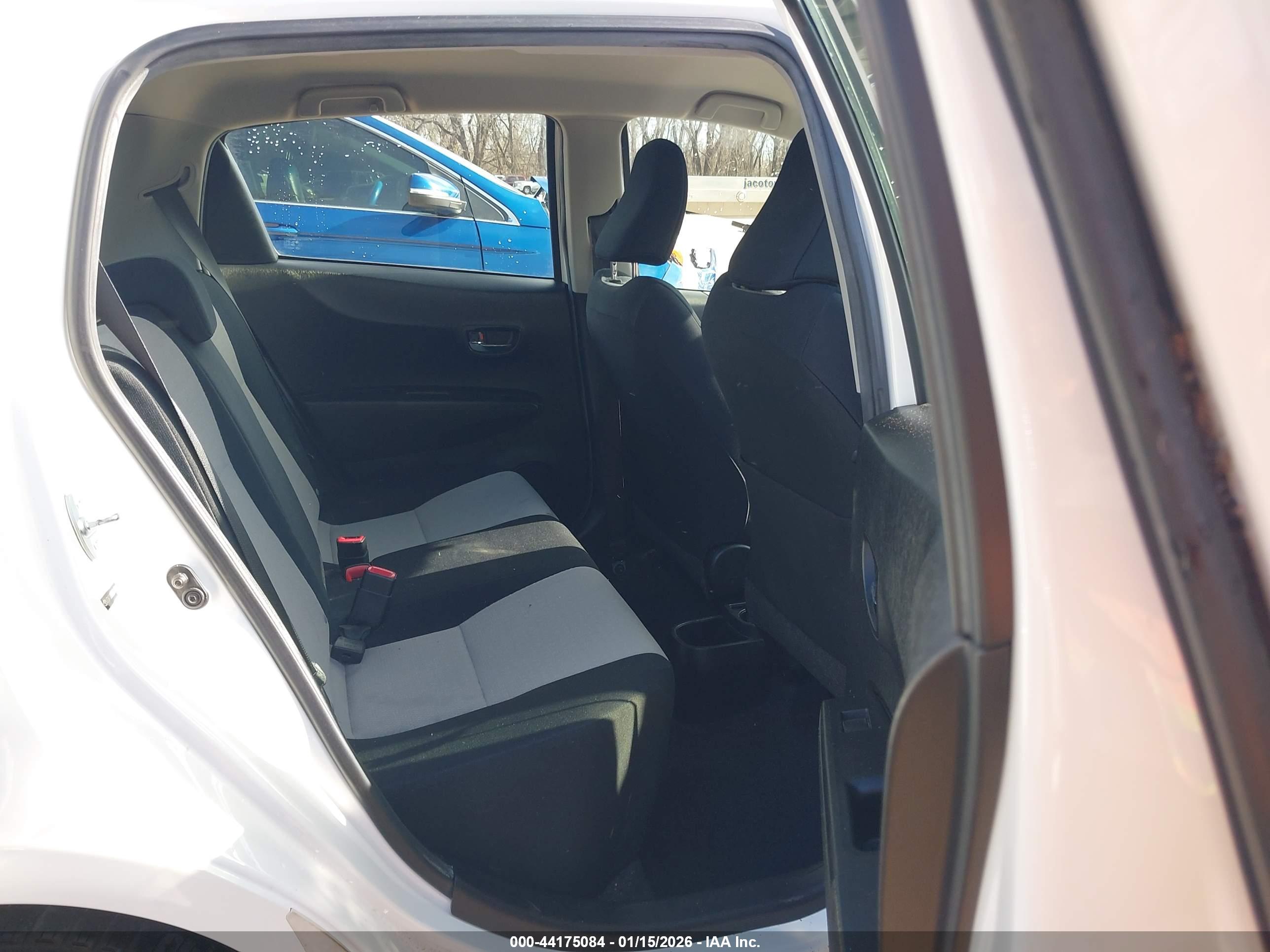 TOYOTA YARIS image 8