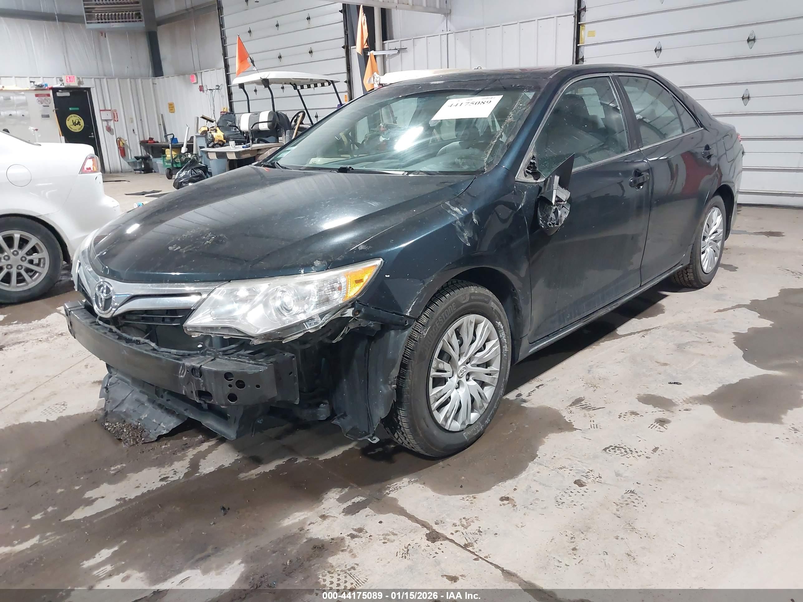 TOYOTA CAMRY image 2
