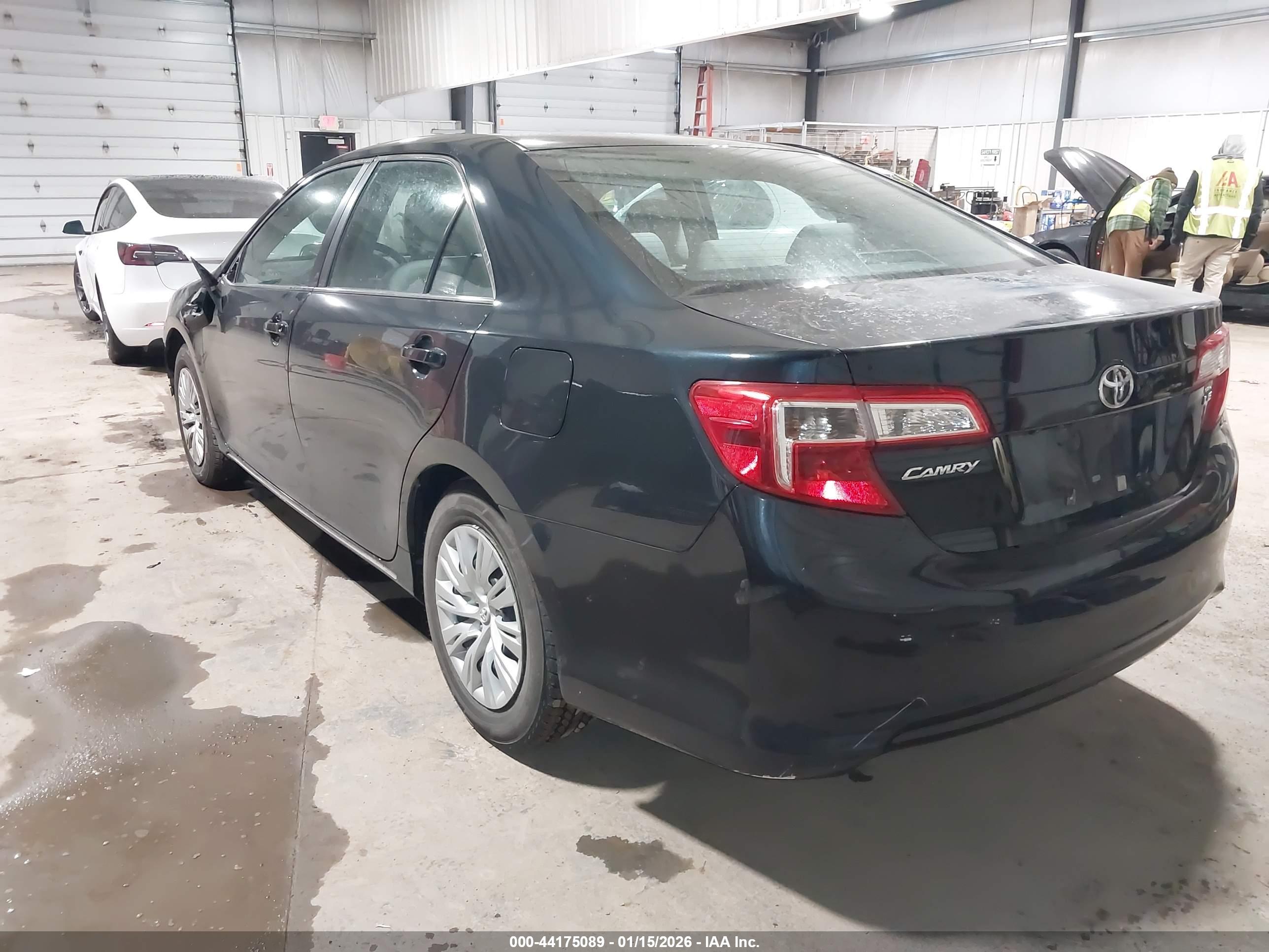TOYOTA CAMRY image 3
