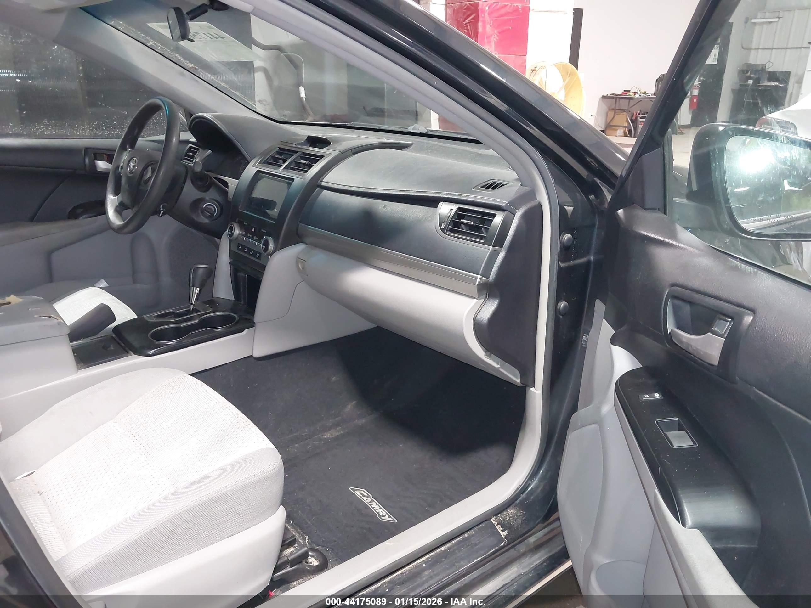 TOYOTA CAMRY image 5