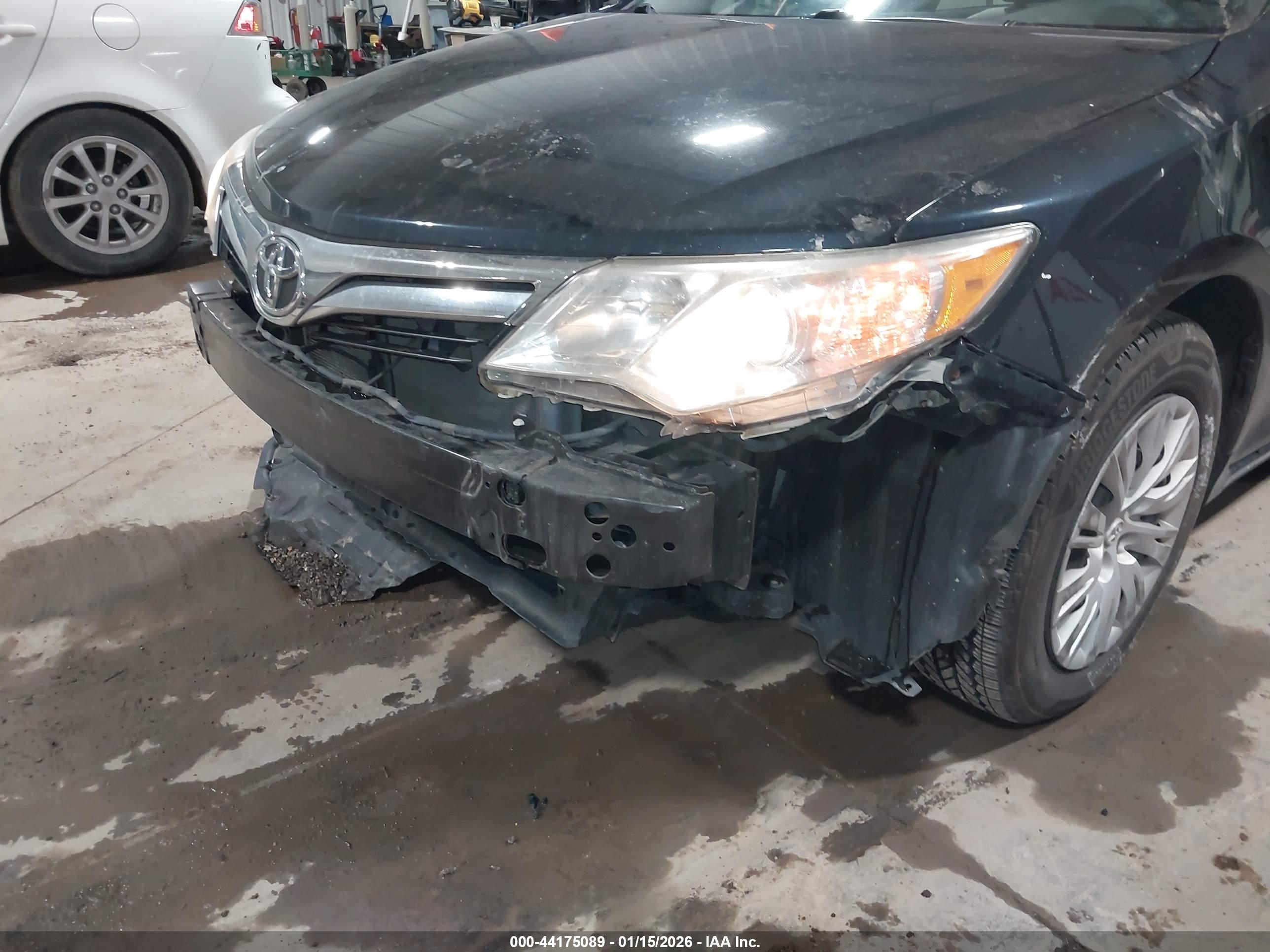 TOYOTA CAMRY image 6