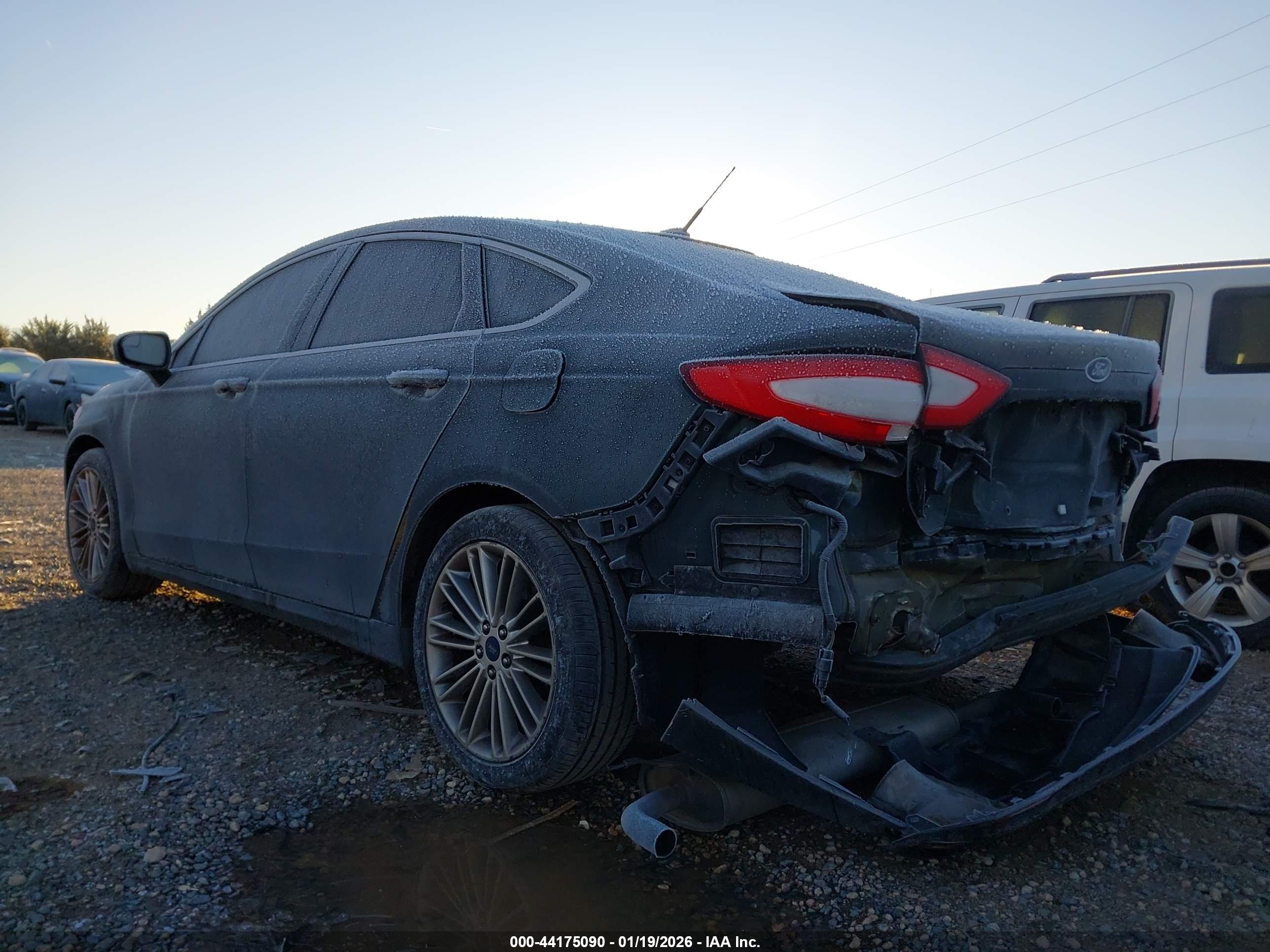 FORD FUSION image 3