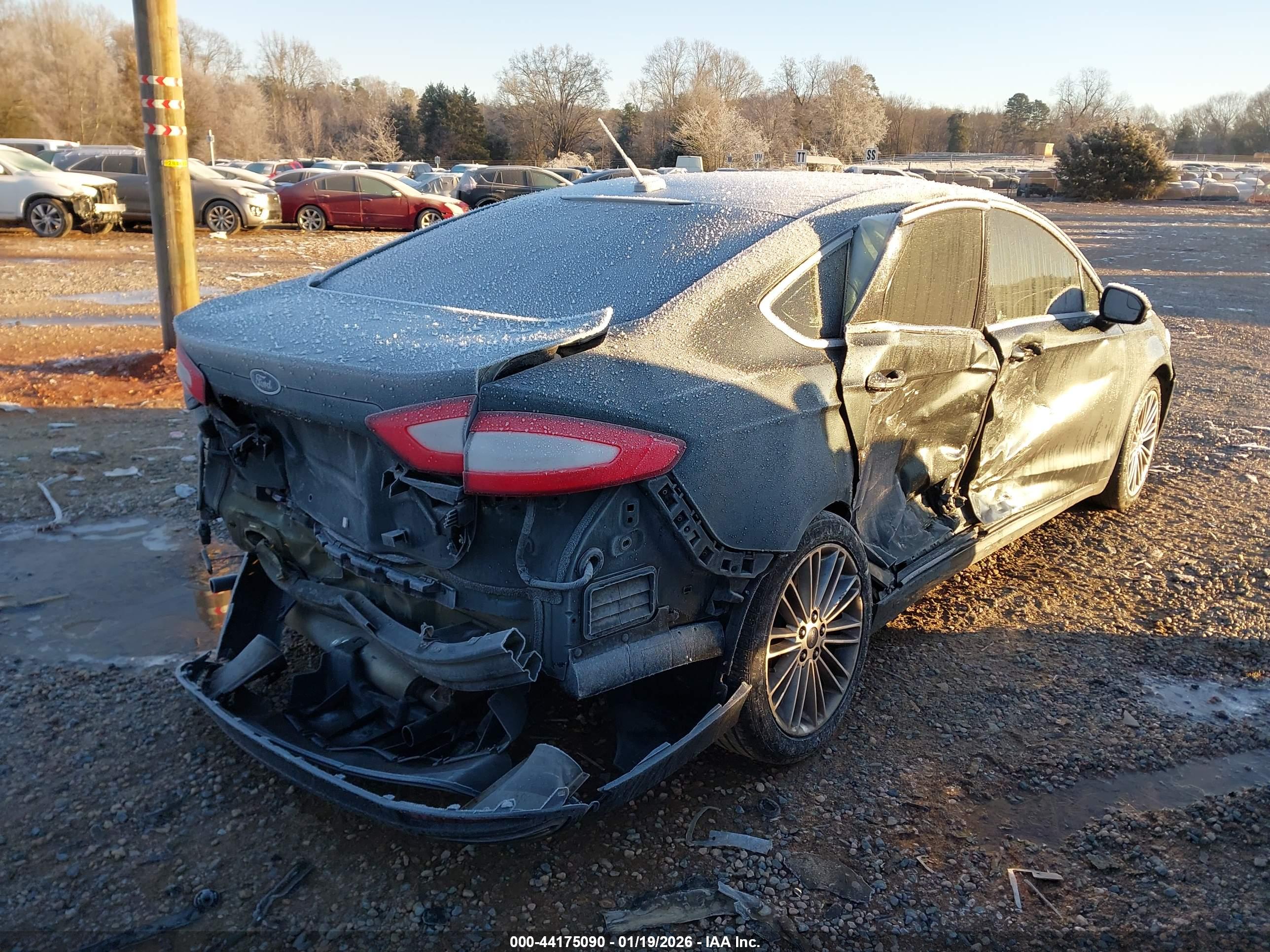 FORD FUSION image 4