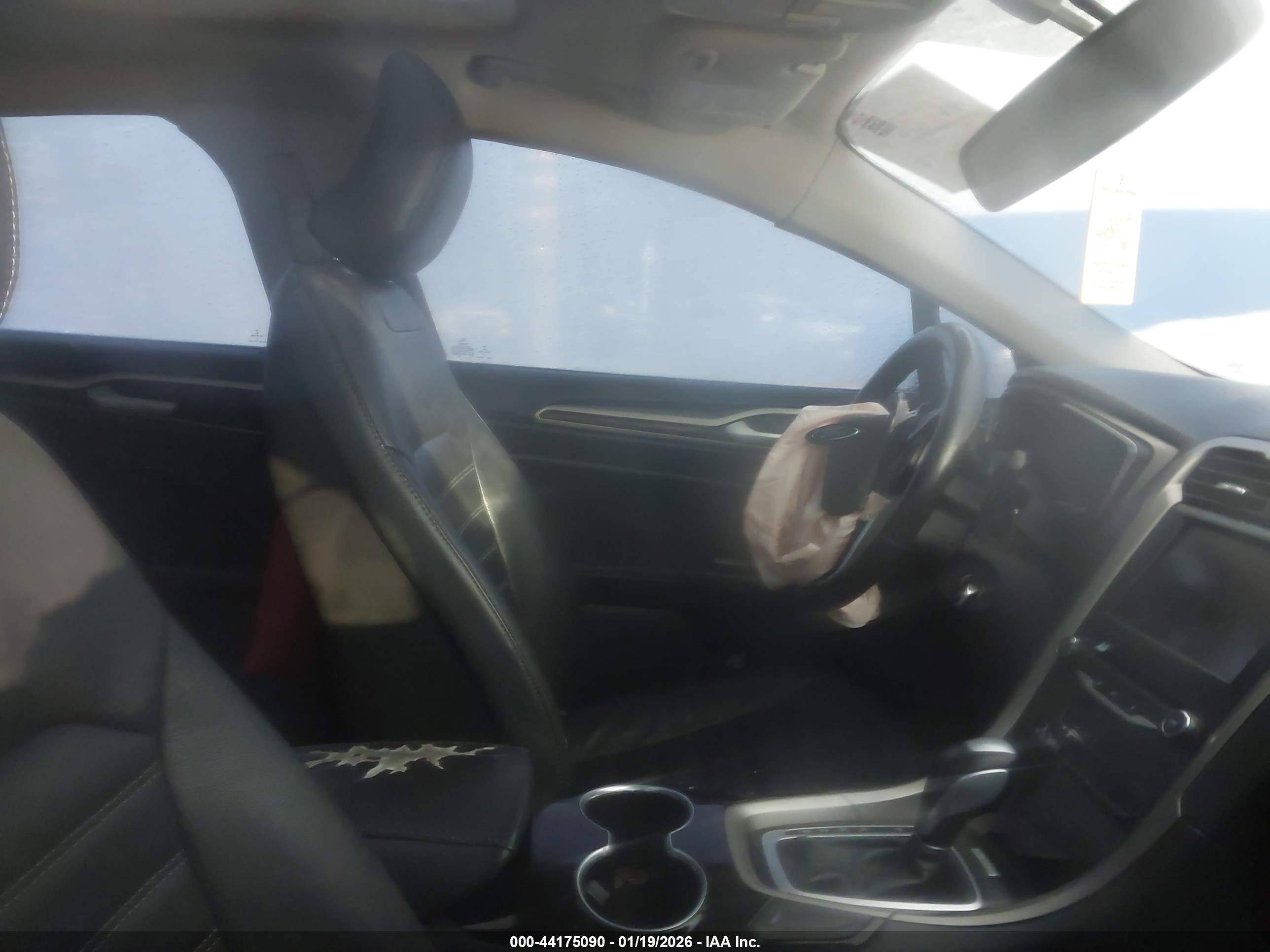 FORD FUSION image 5