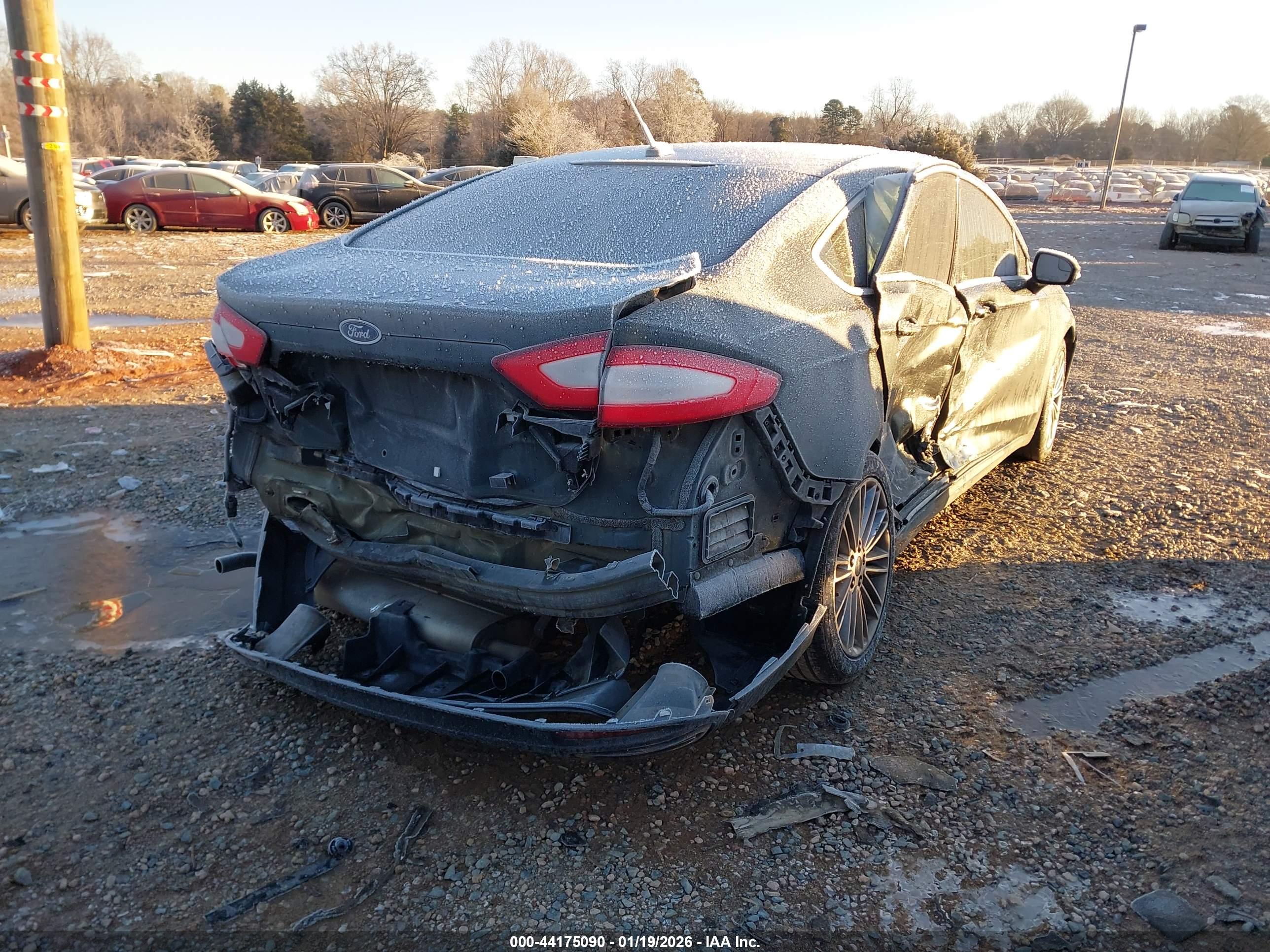 FORD FUSION image 6