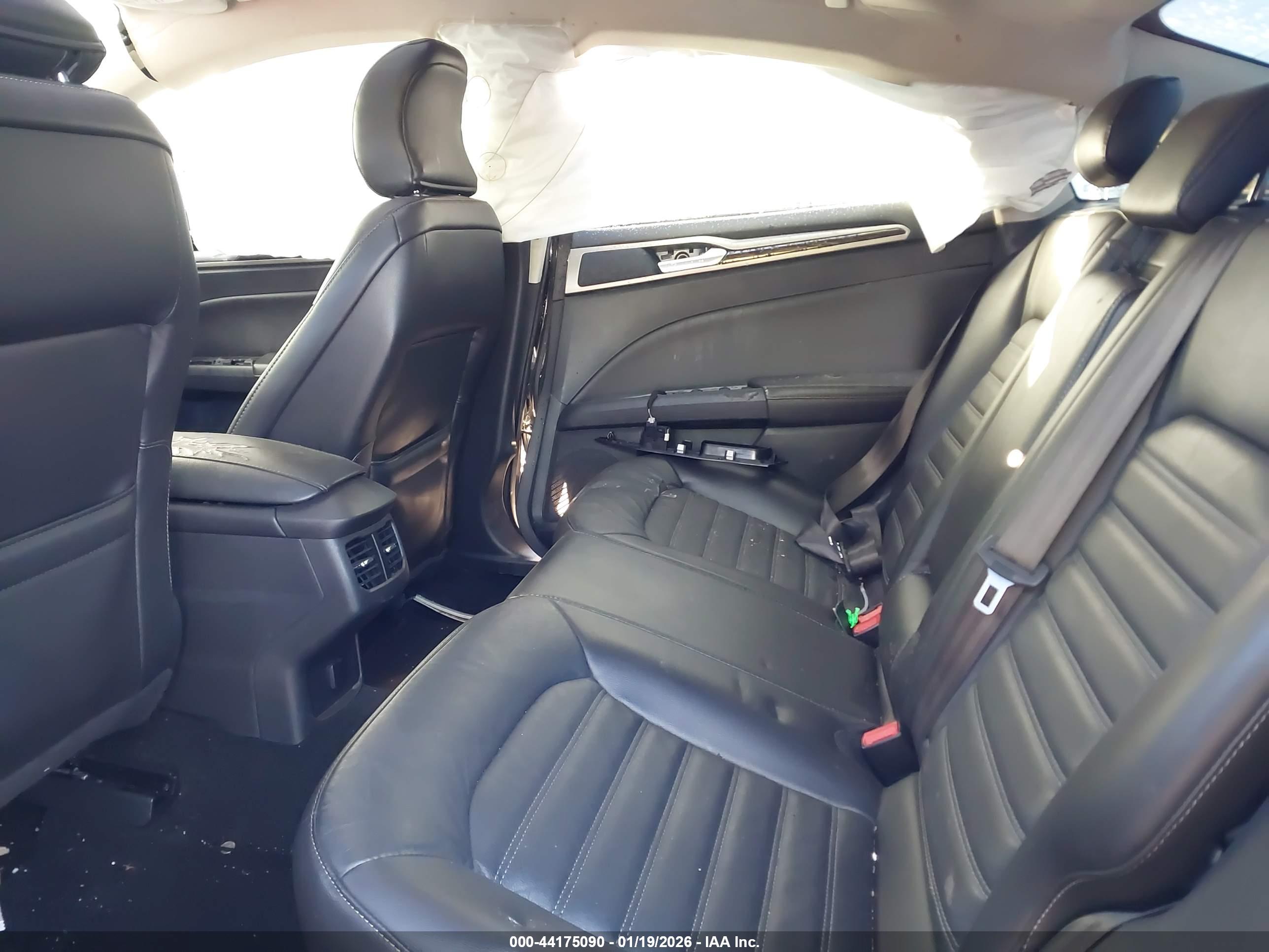 FORD FUSION image 8