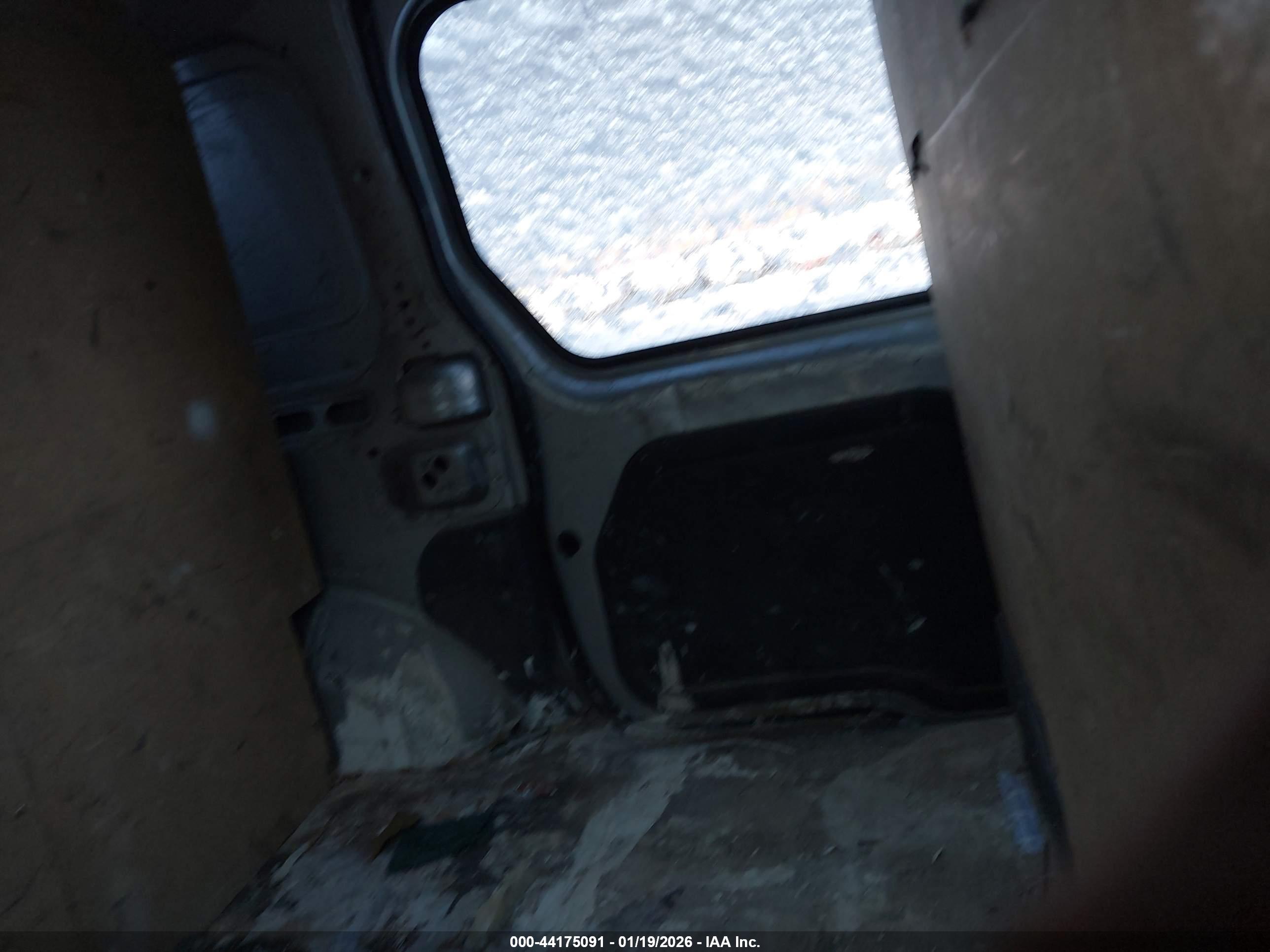 FORD TRANSIT image 8