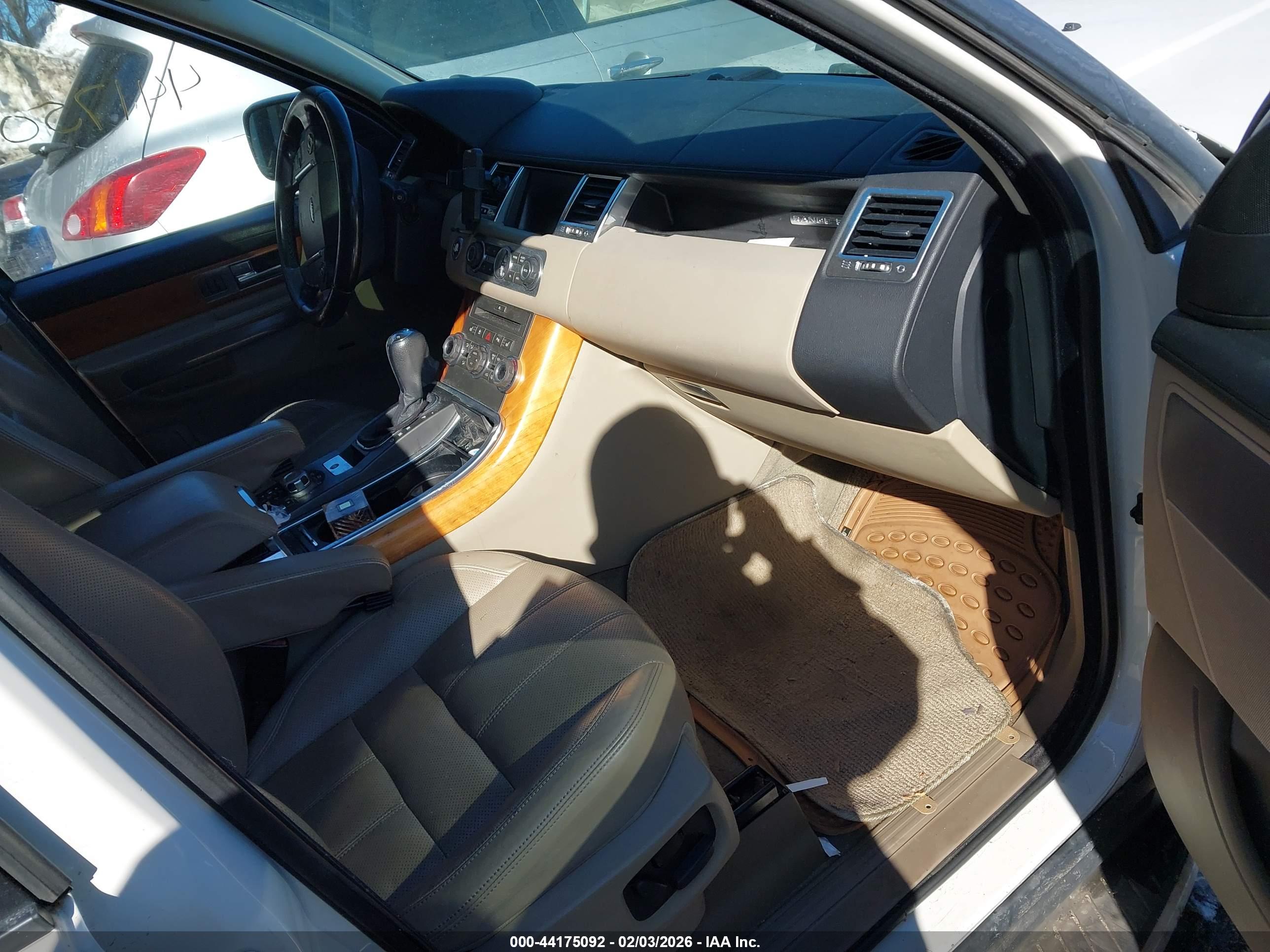 LAND ROVER image 5