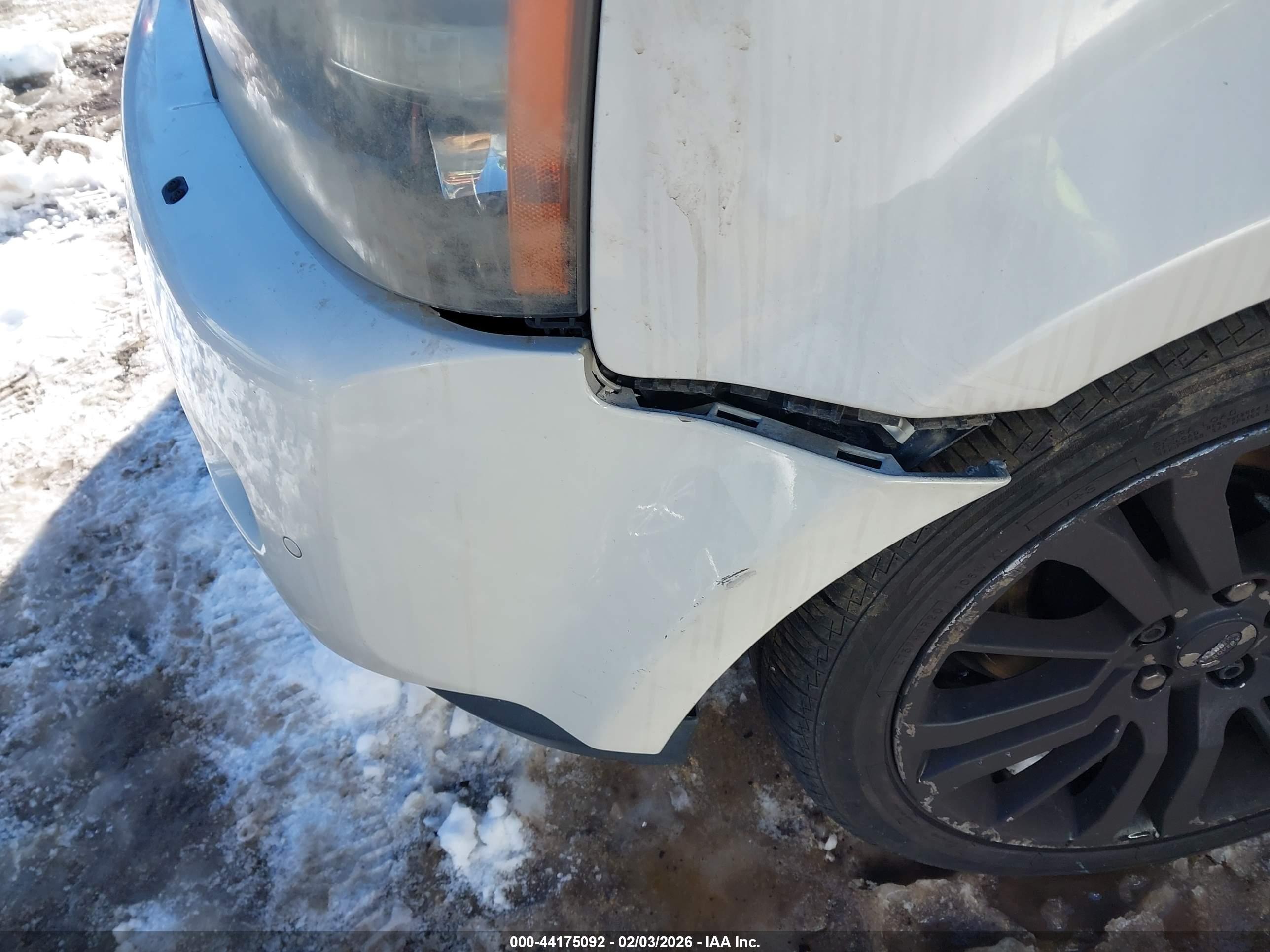 LAND ROVER image 6