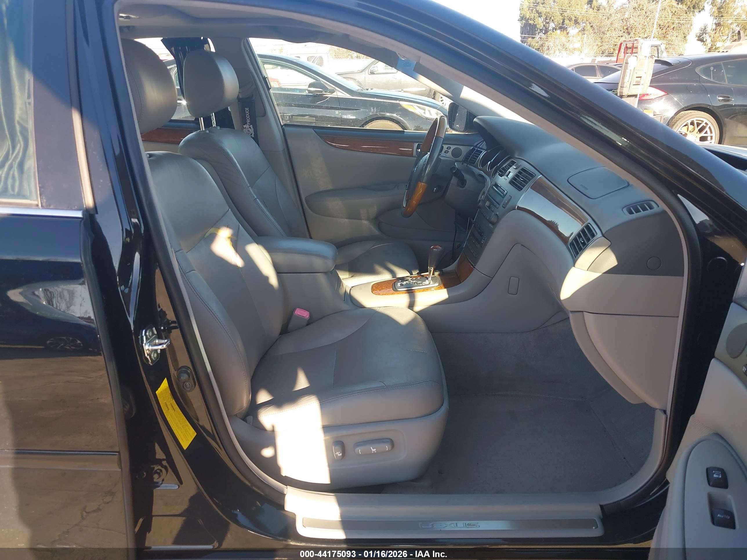 LEXUS ES image 5