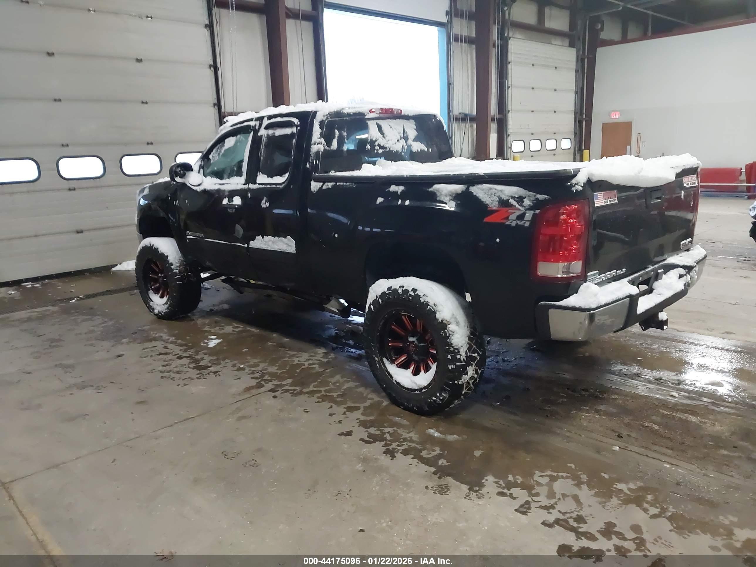 GMC SIERRA image 3
