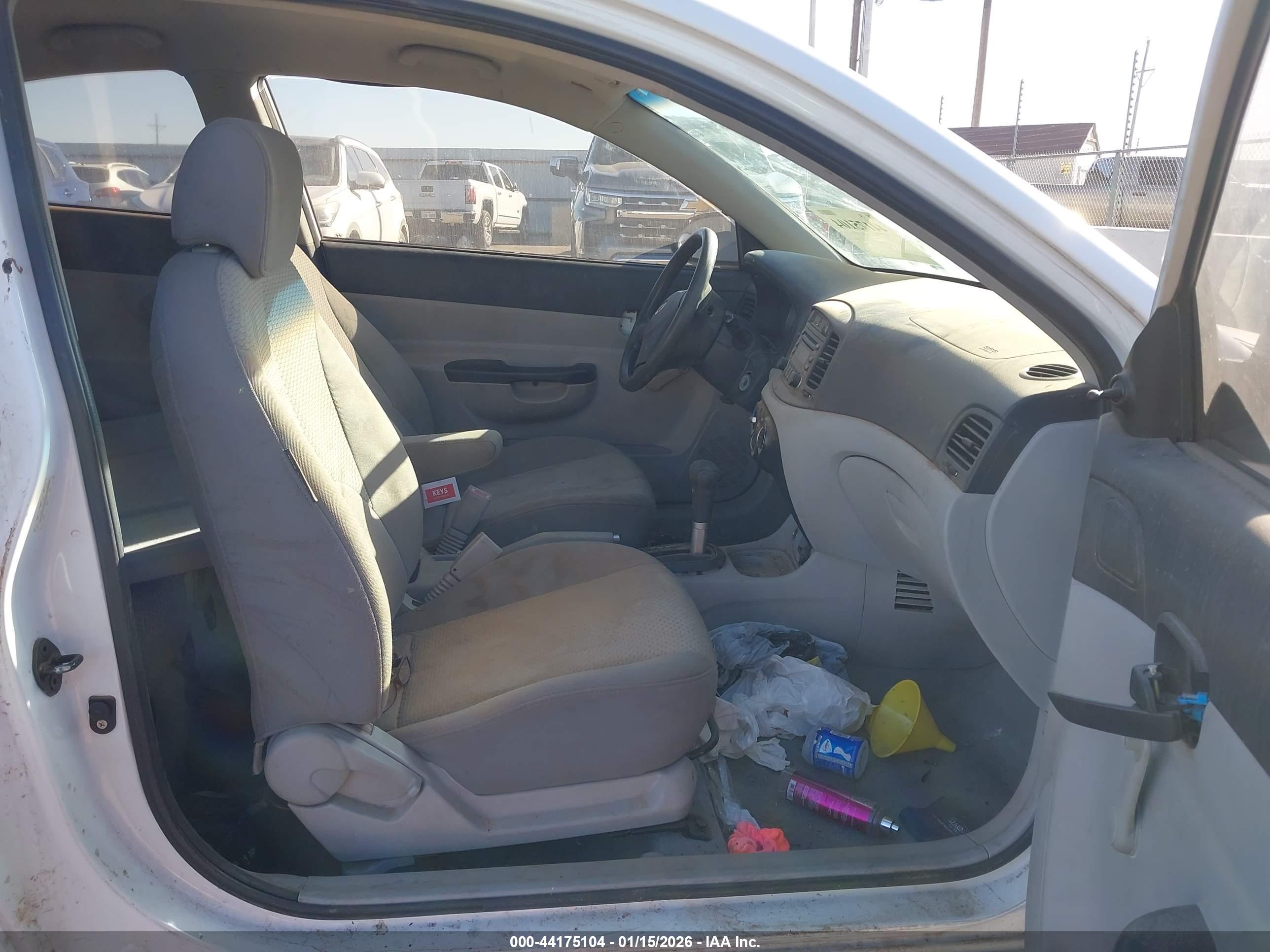 HYUNDAI ACCENT image 5