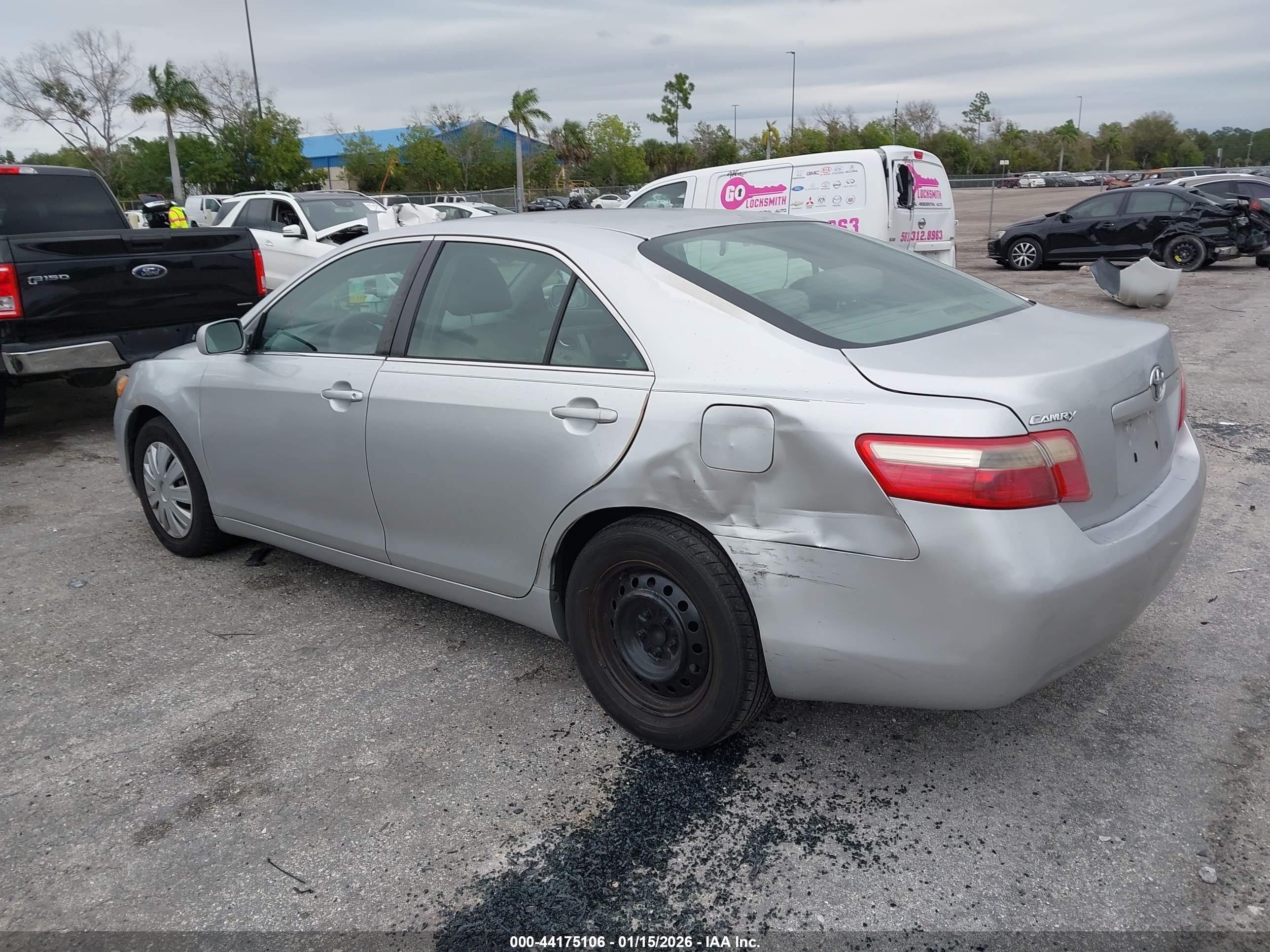 TOYOTA CAMRY image 3
