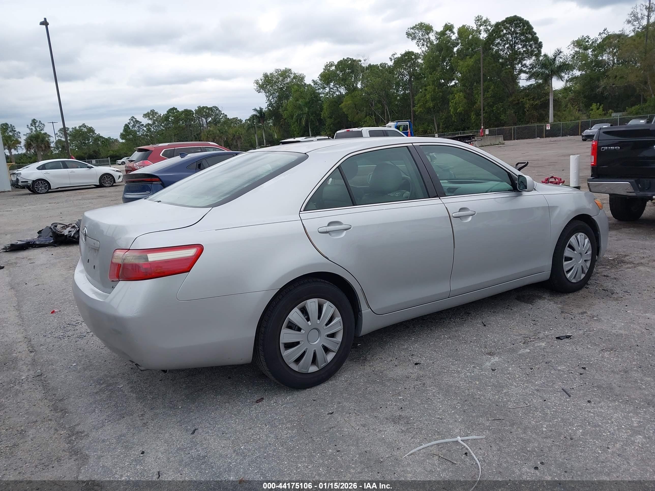 TOYOTA CAMRY image 4