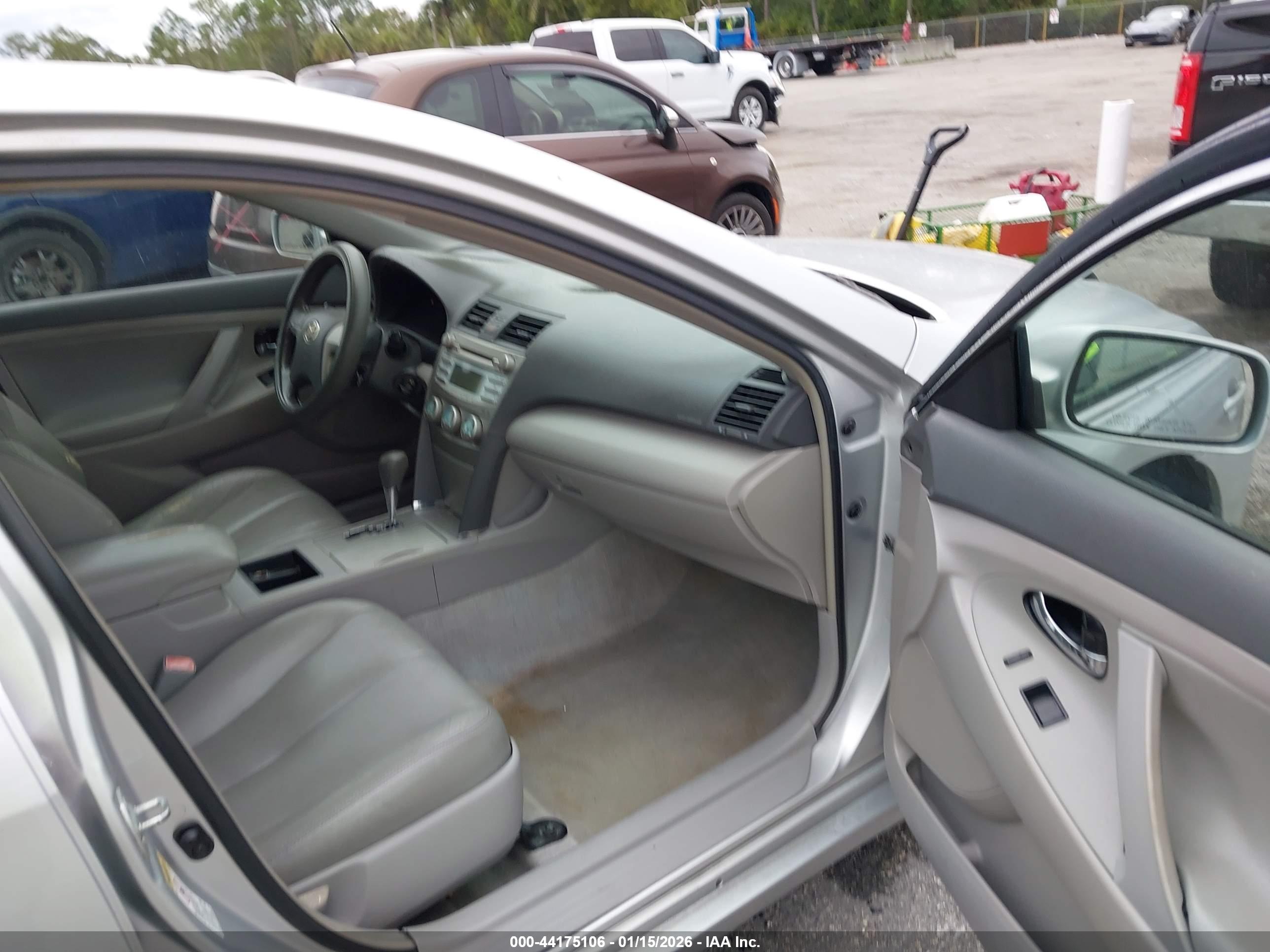 TOYOTA CAMRY image 5