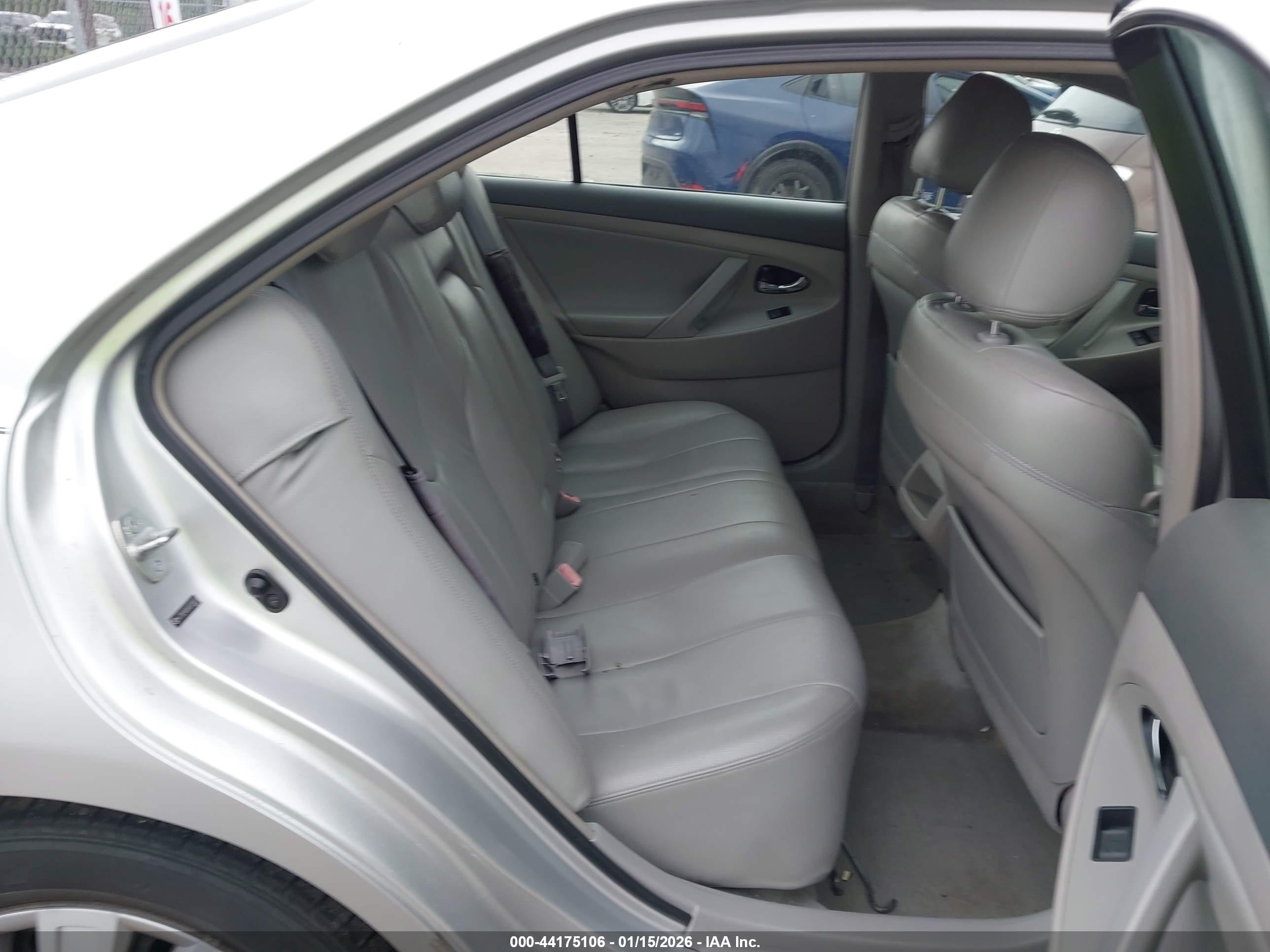 TOYOTA CAMRY image 8