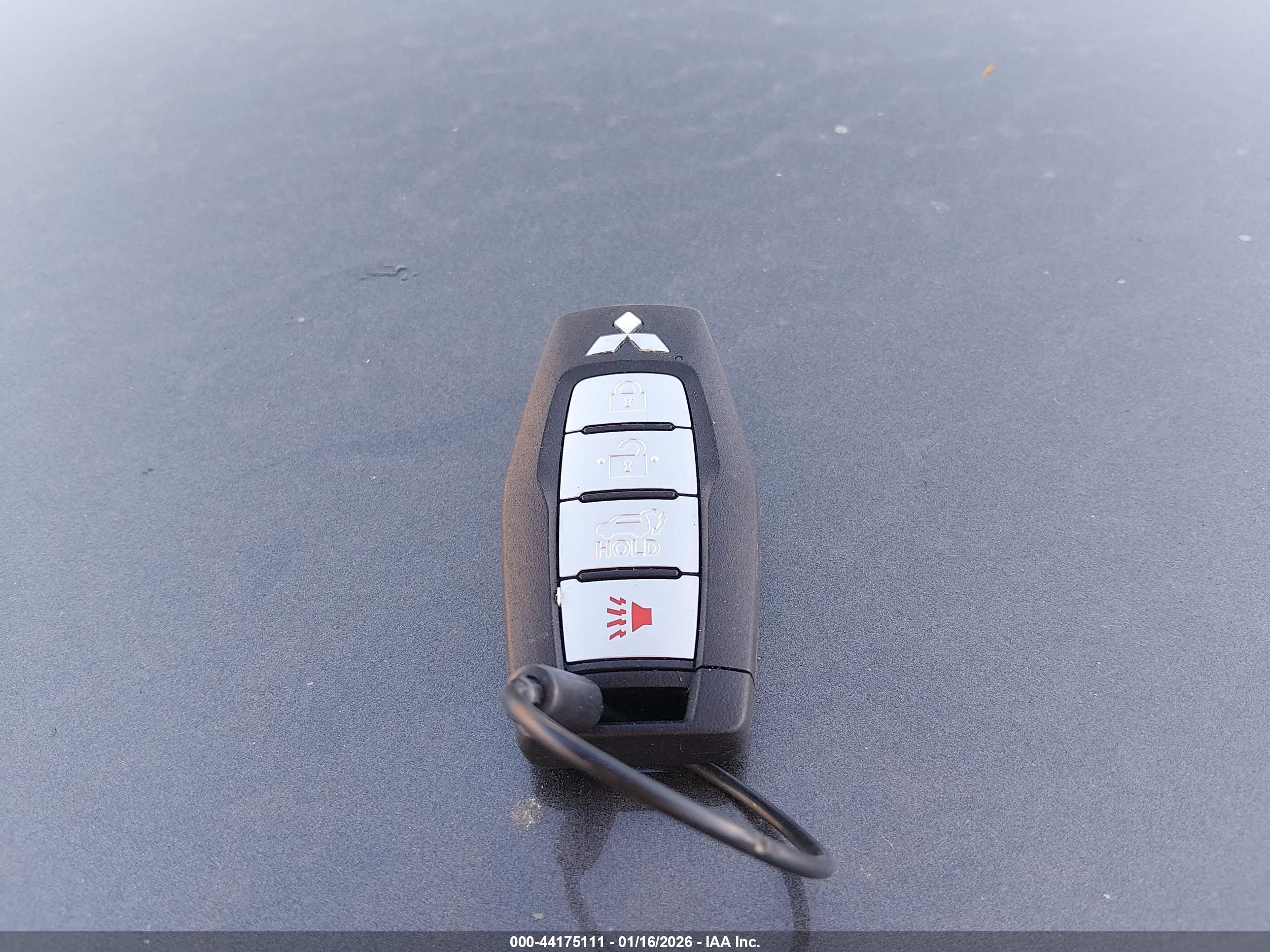 MITSUBISHI OUTLANDER image 11