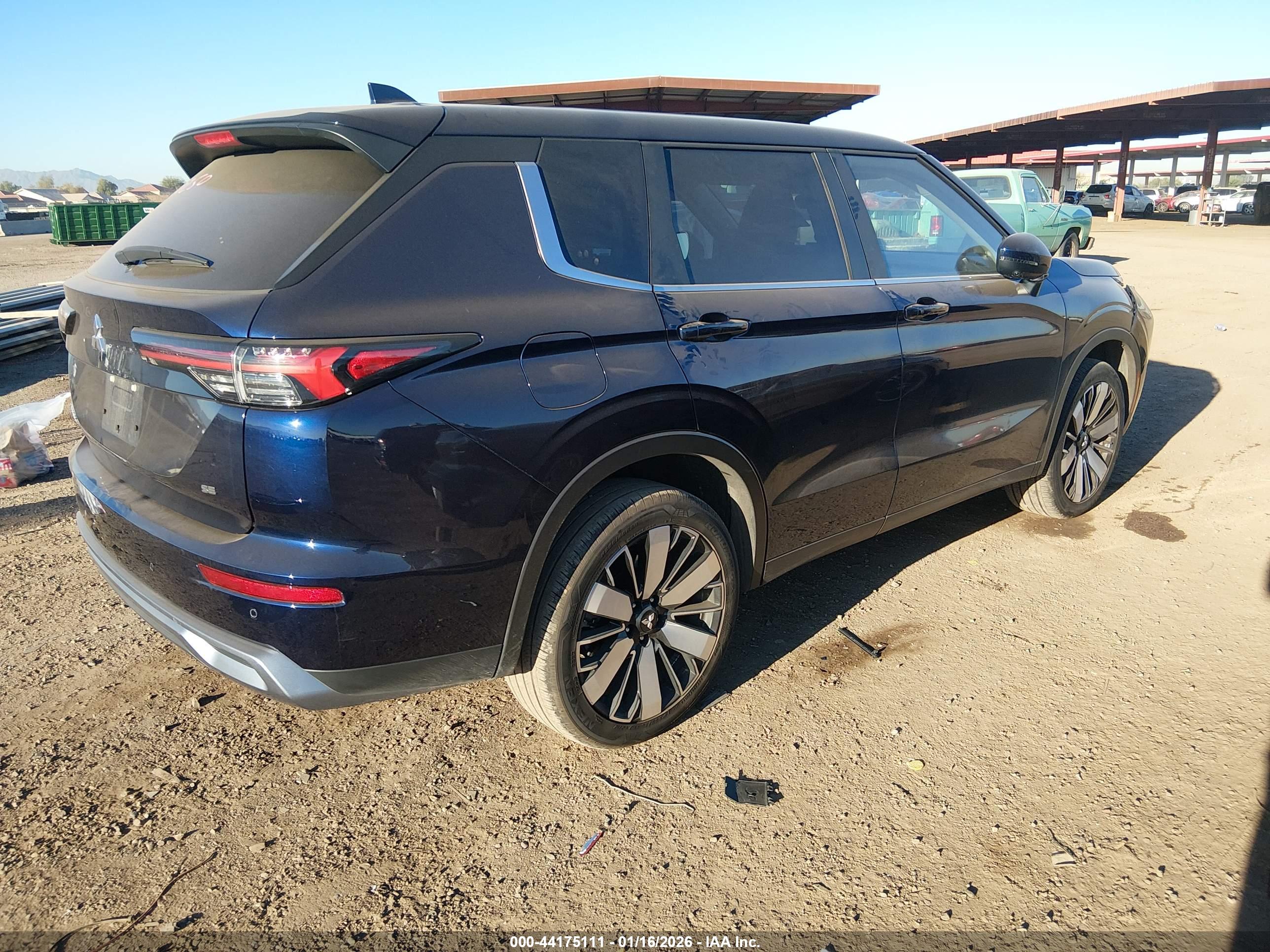 MITSUBISHI OUTLANDER image 4