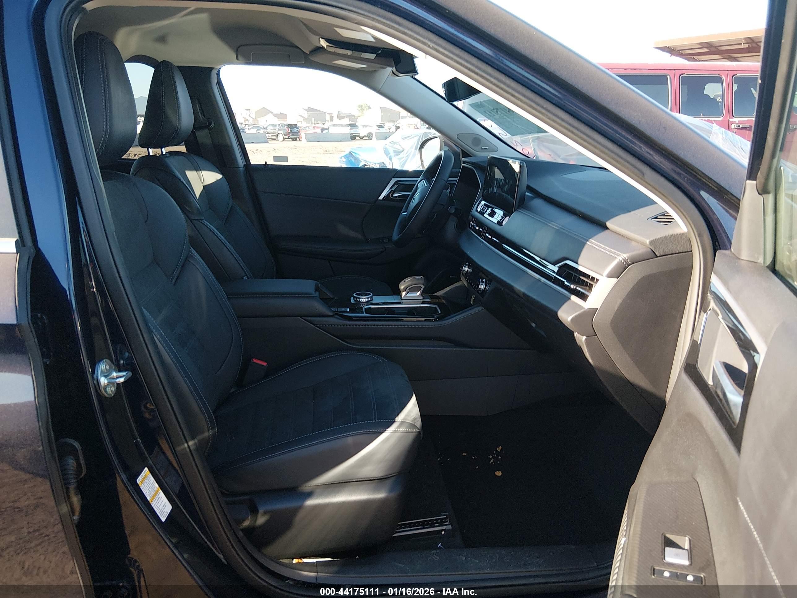 MITSUBISHI OUTLANDER image 5