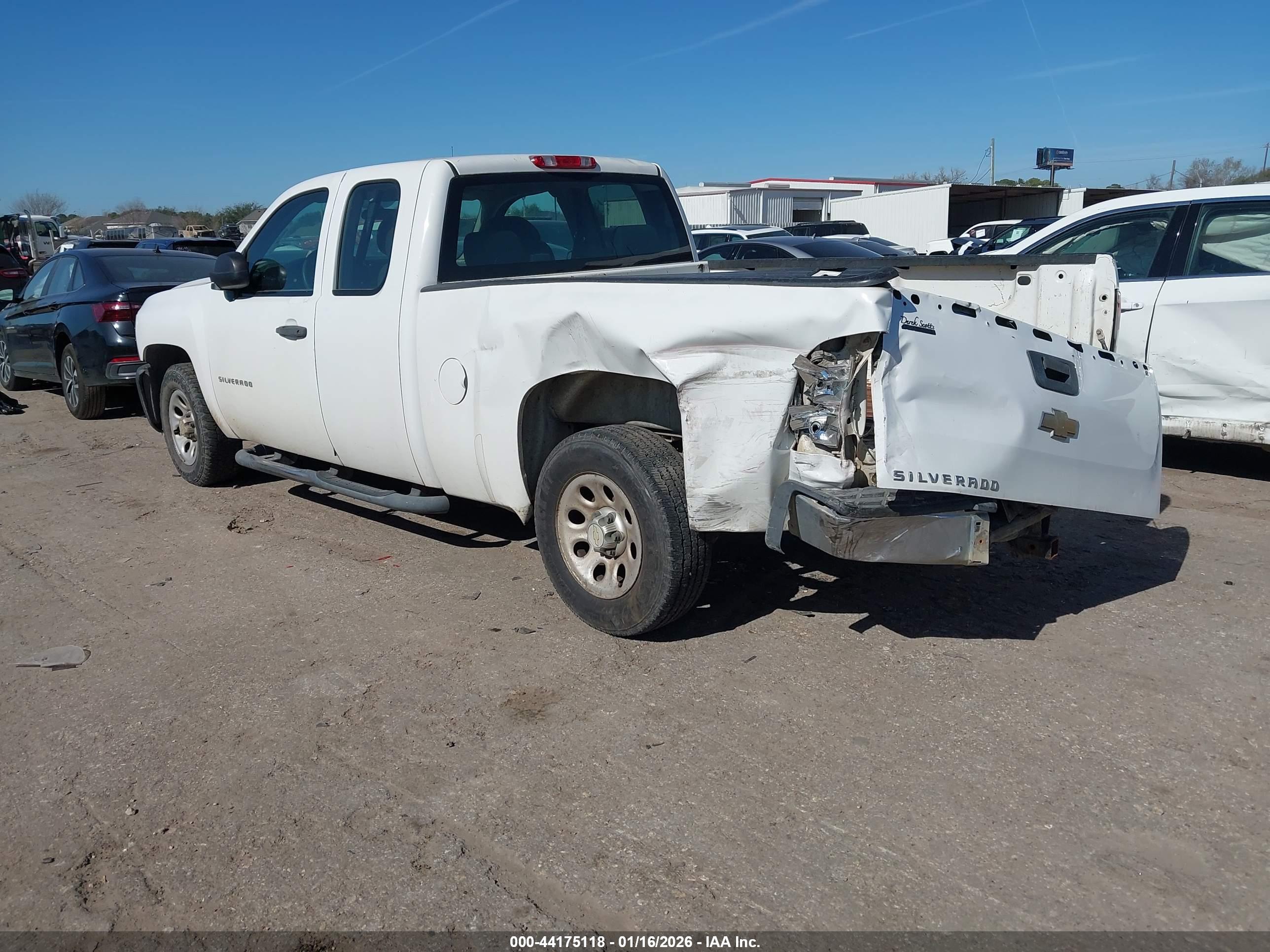 CHEVROLET SILVERADO image 3