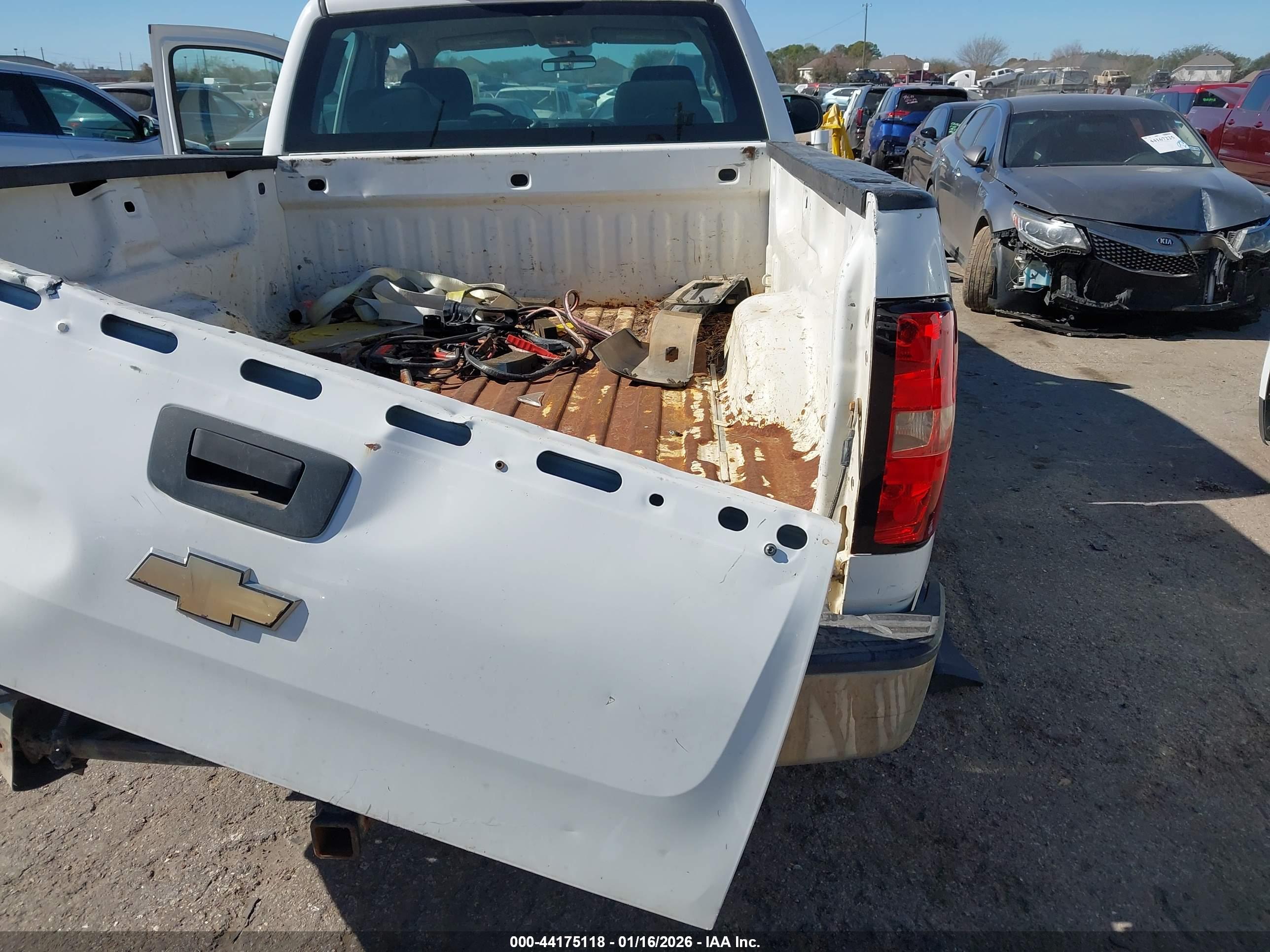 CHEVROLET SILVERADO image 6