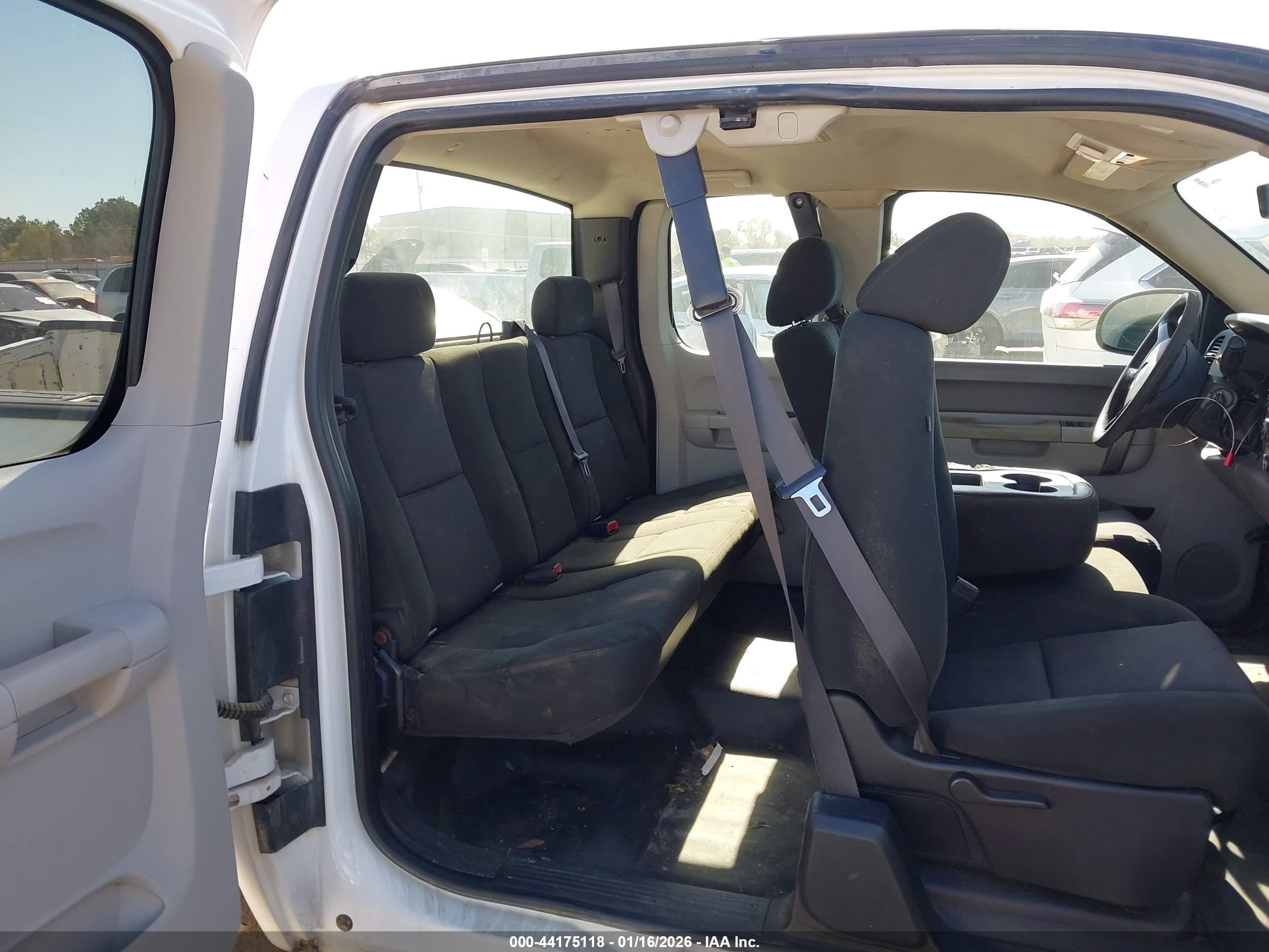 CHEVROLET SILVERADO image 8