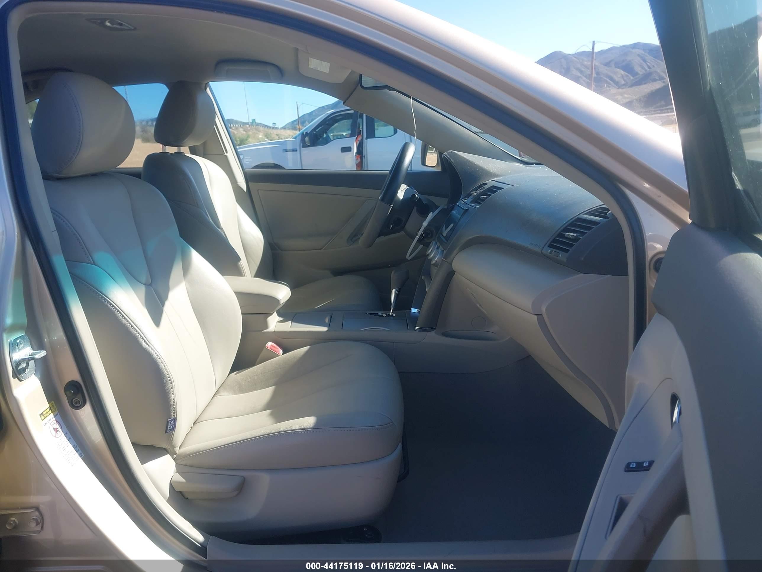 TOYOTA CAMRY image 5
