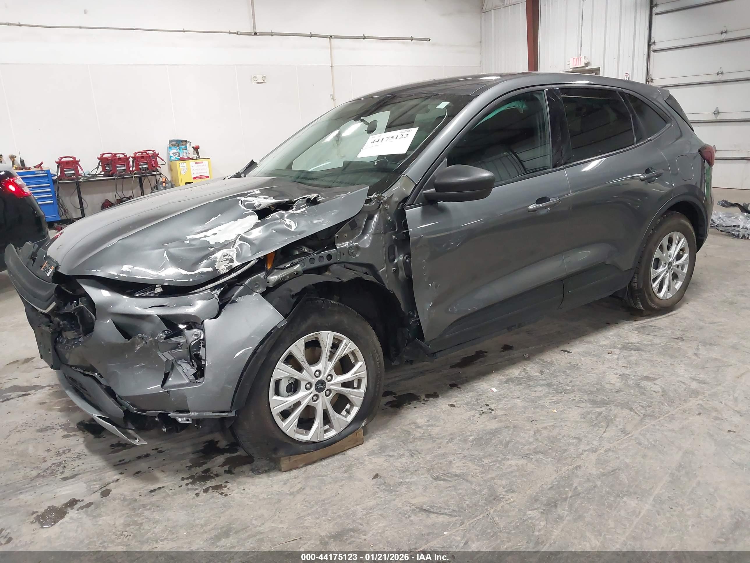 FORD ESCAPE image 2
