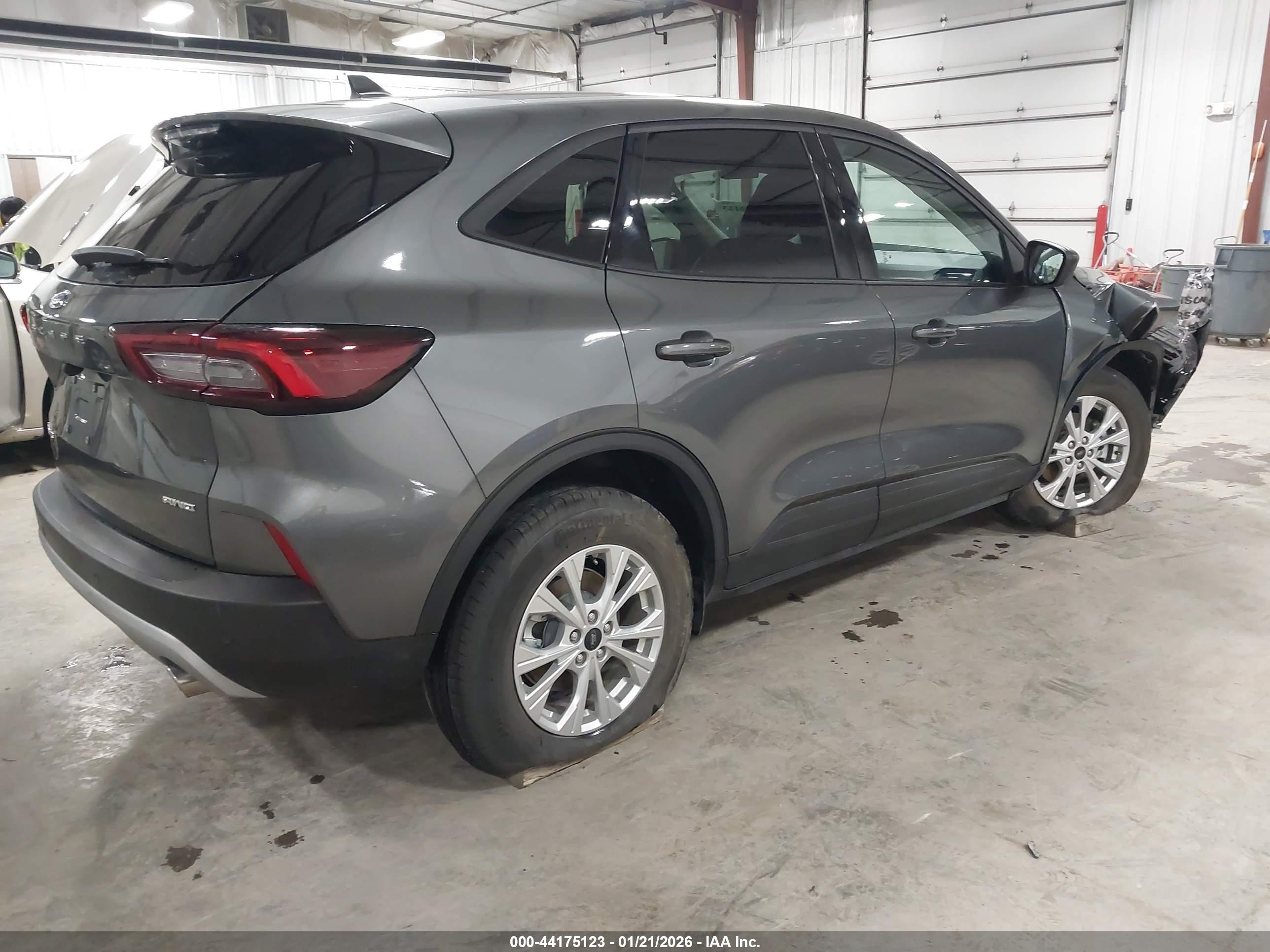FORD ESCAPE image 4