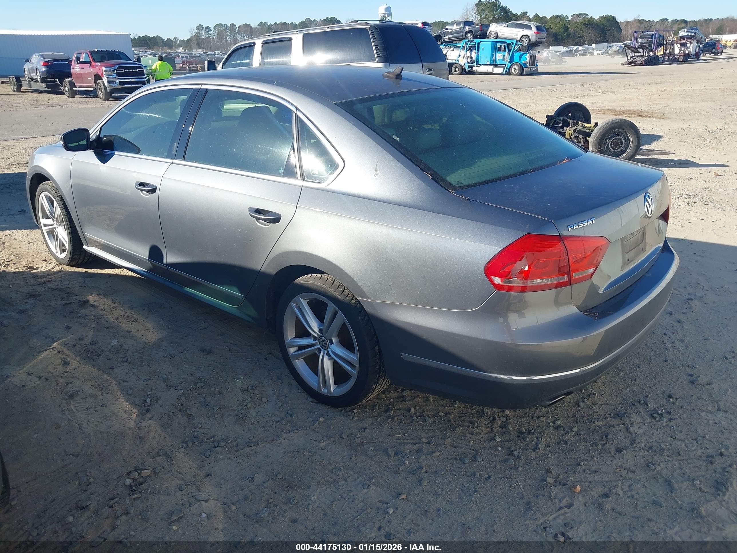 VOLKSWAGEN PASSAT image 3