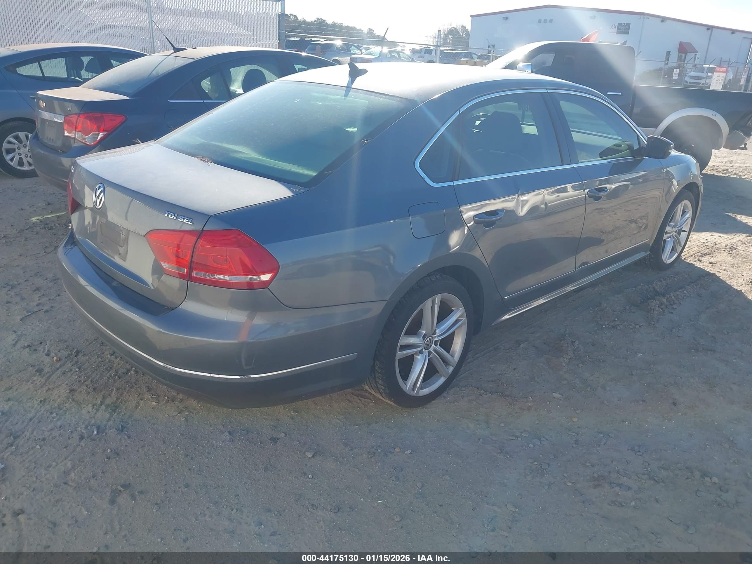 VOLKSWAGEN PASSAT image 4