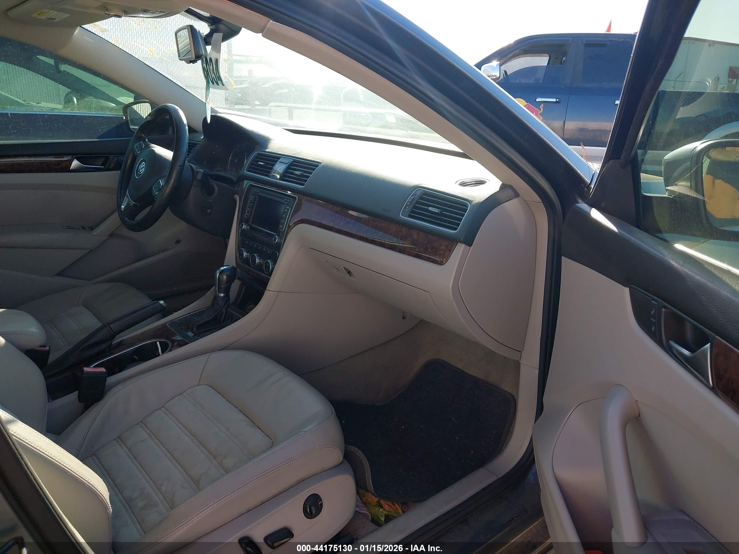 VOLKSWAGEN PASSAT image 5