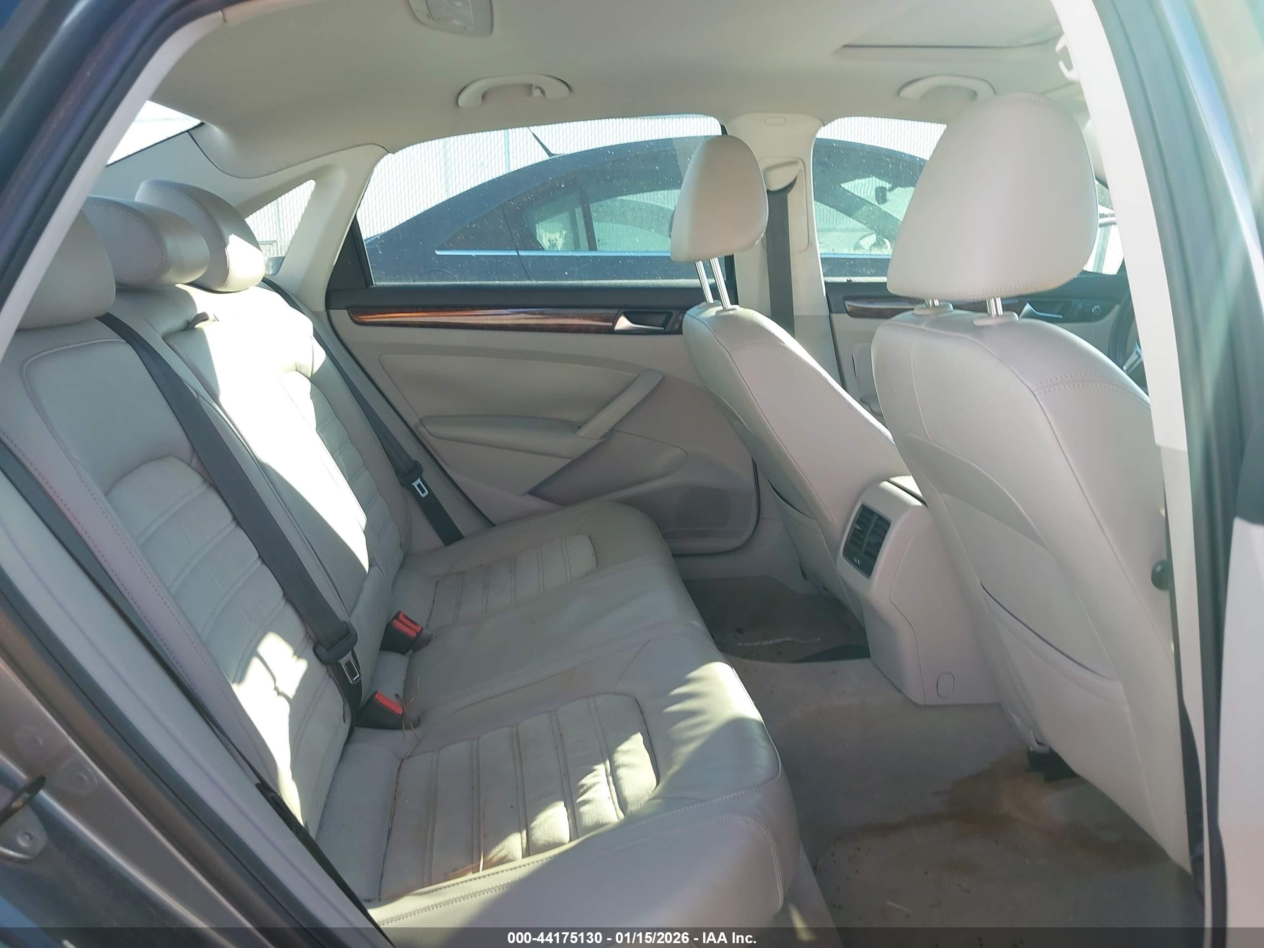 VOLKSWAGEN PASSAT image 8