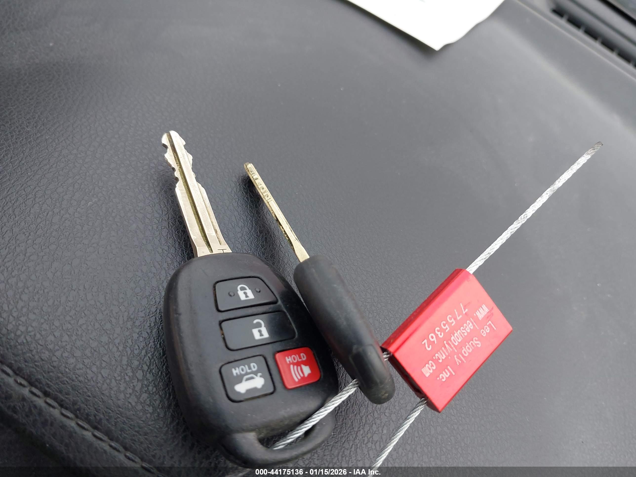 TOYOTA COROLLA image 11