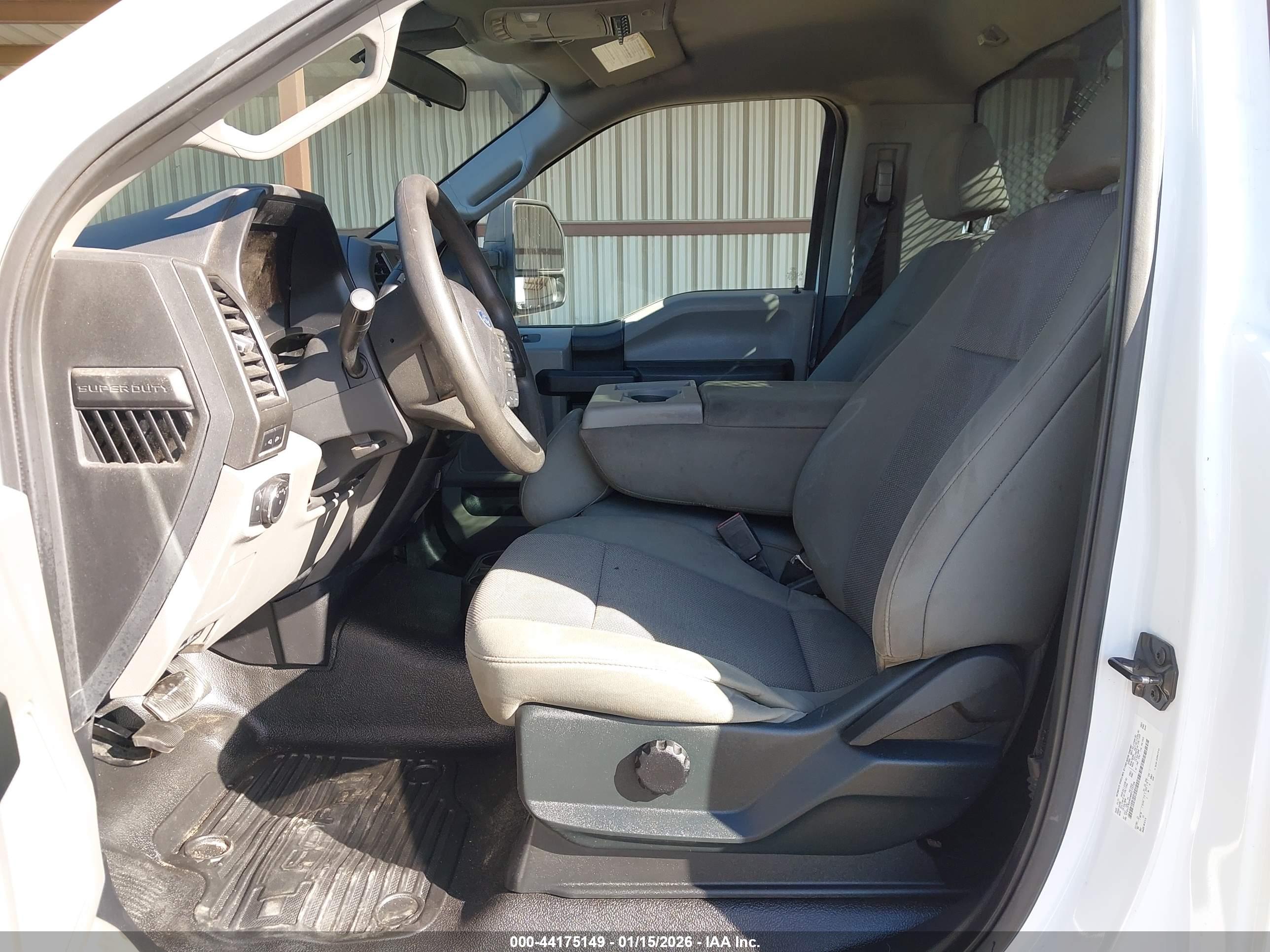FORD F-550 image 7