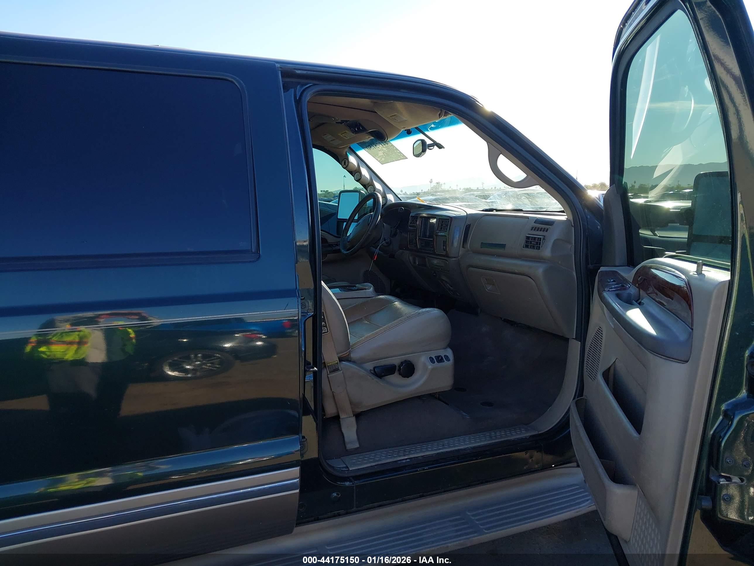 FORD EXCURSION image 5