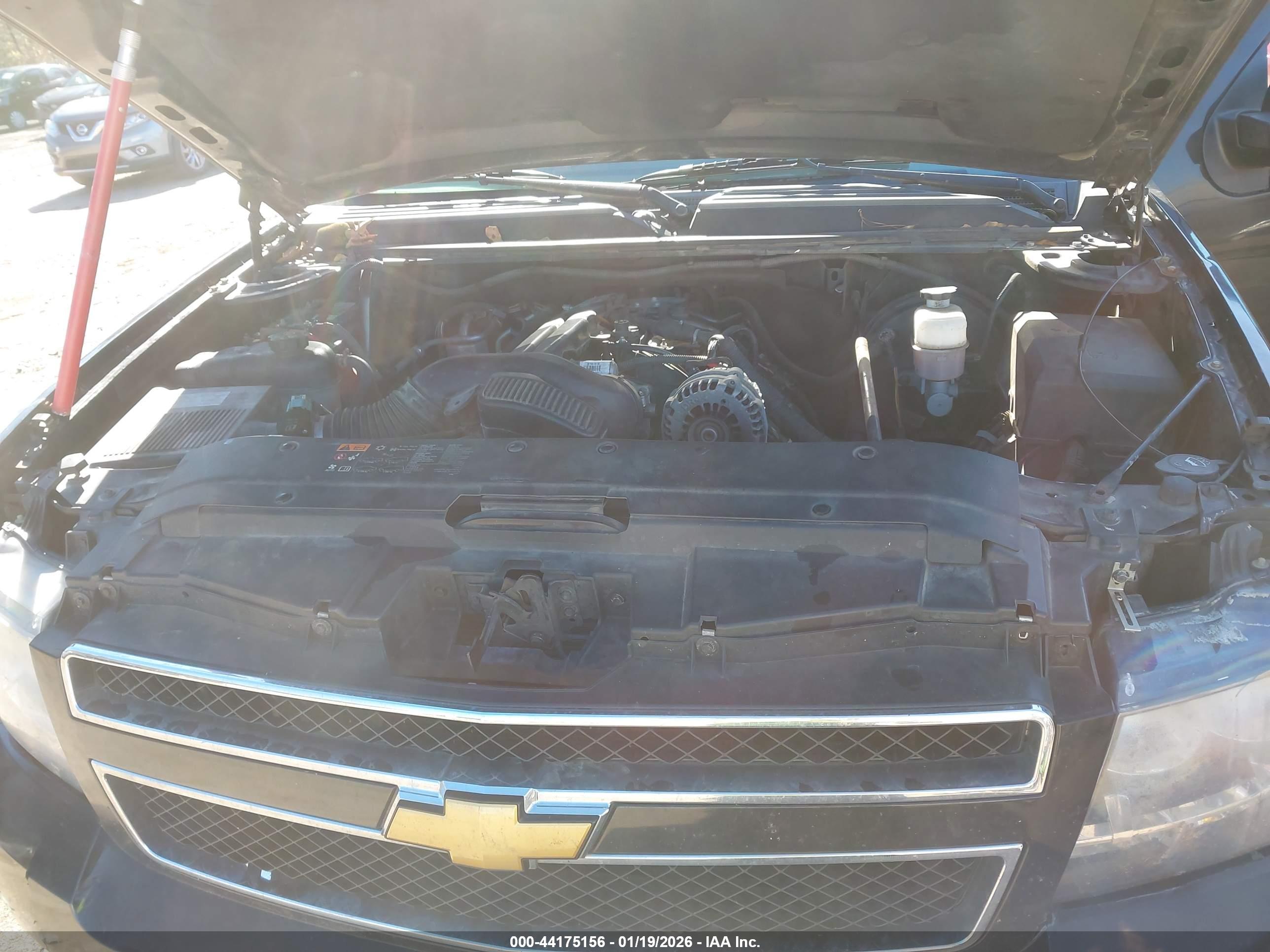 CHEVROLET SUBURBAN image 10