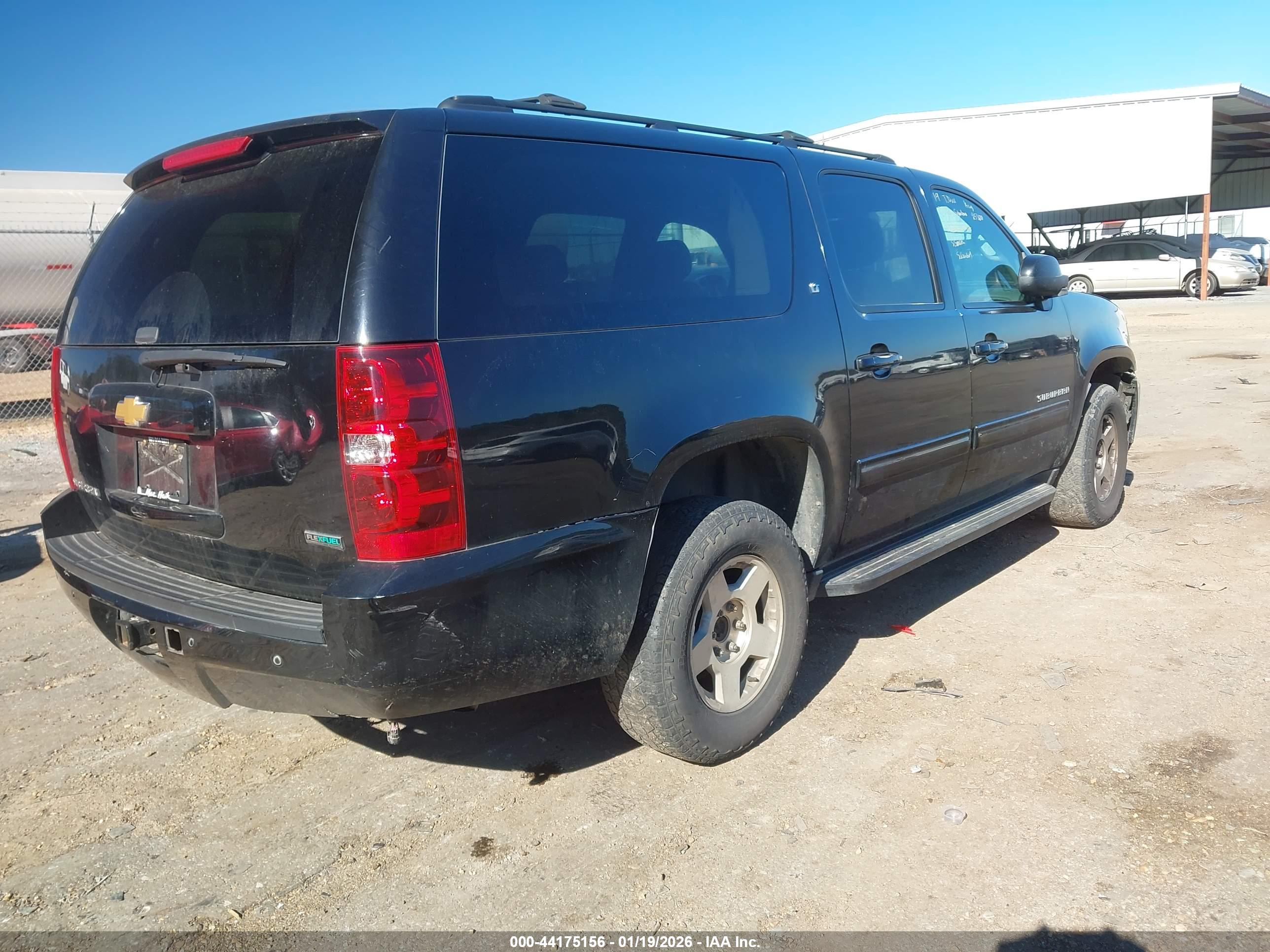 CHEVROLET SUBURBAN image 4