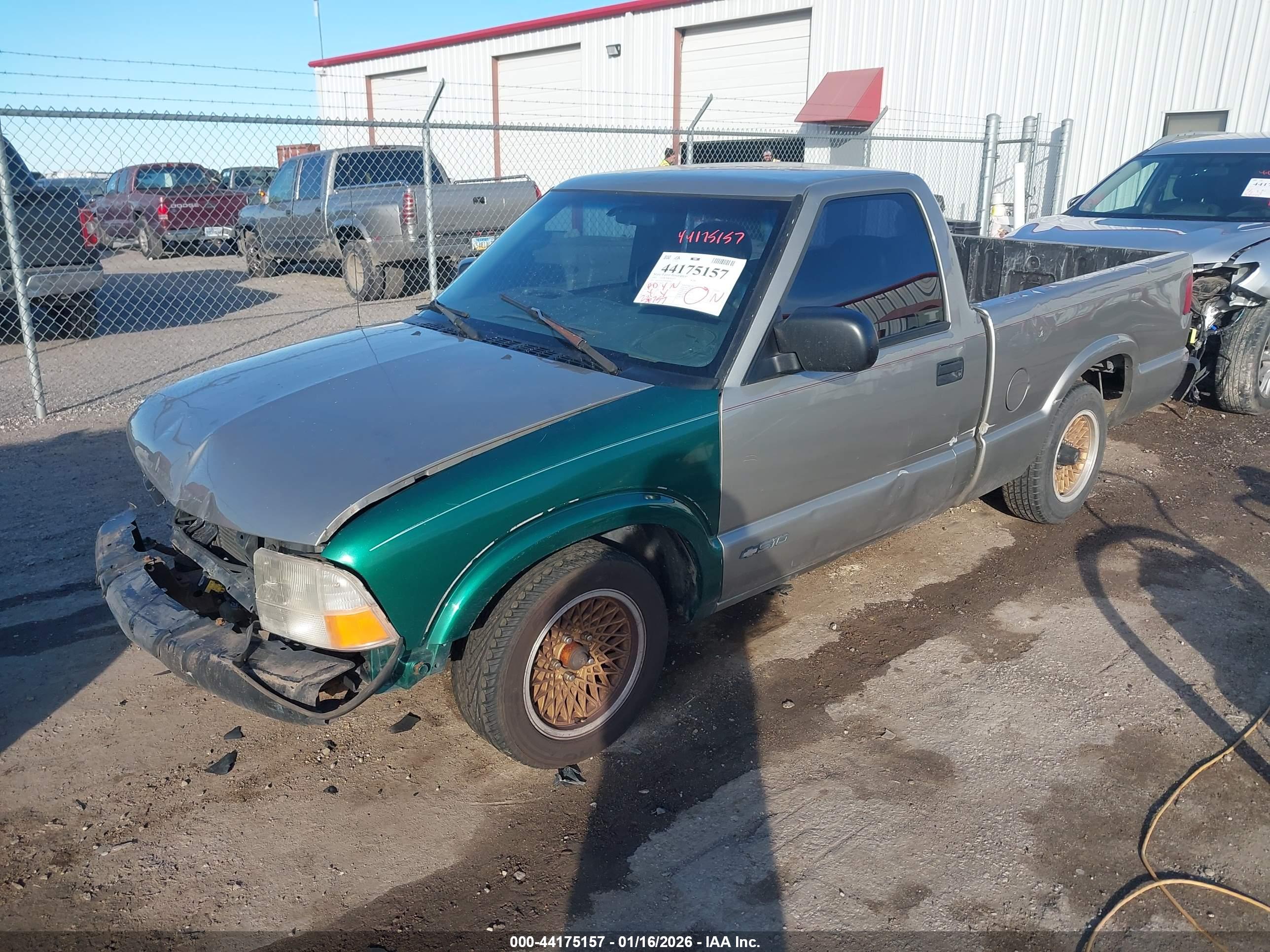 CHEVROLET S-10 image 2
