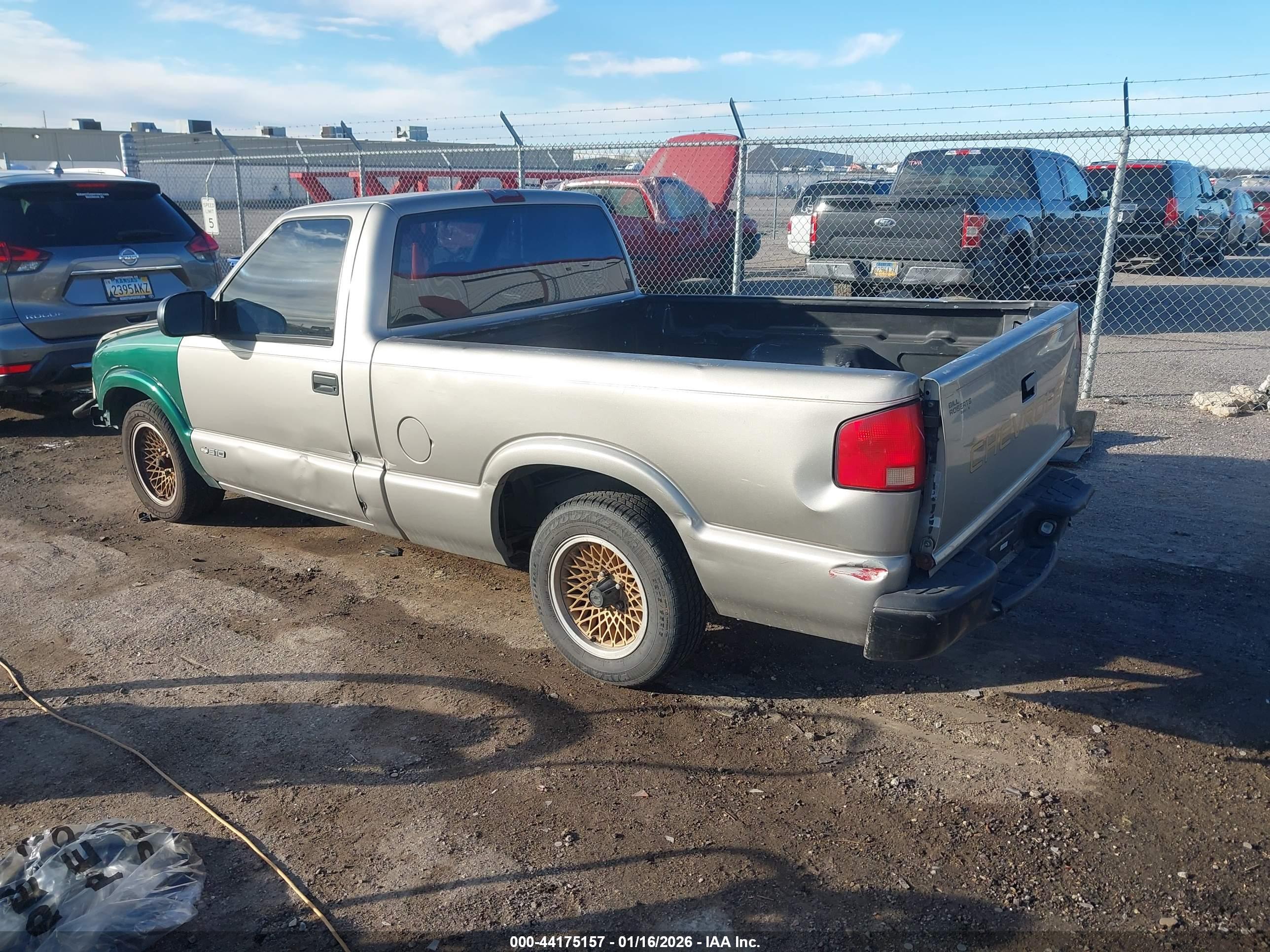 CHEVROLET S-10 image 3